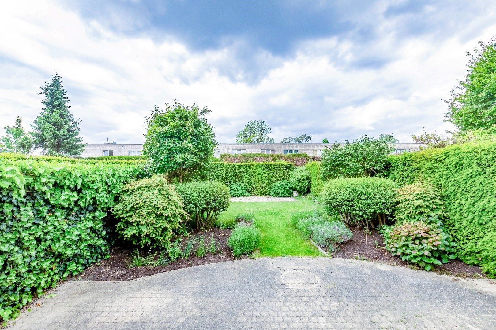 Verzorgde instapklare gezinswoning met zuidertuin en garage foto 6