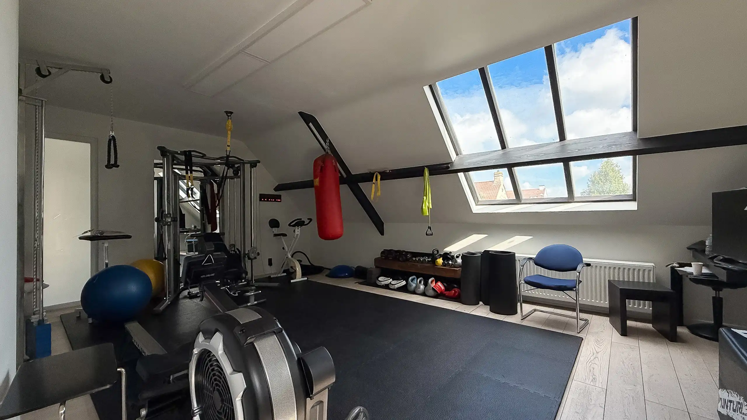 Villa met privé- en praktijkgedeelte – stijlvolle tuin foto 17