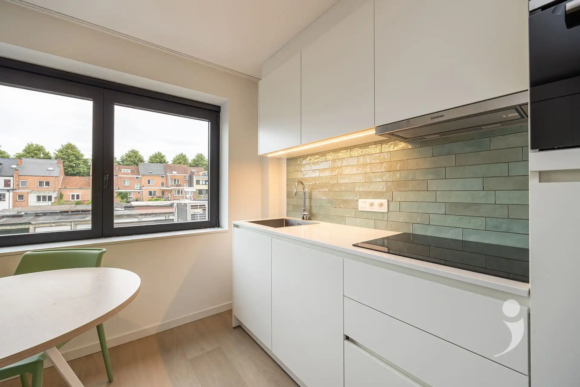 olledig gerenoveerde en bemeubelde studio in Leuven foto 7