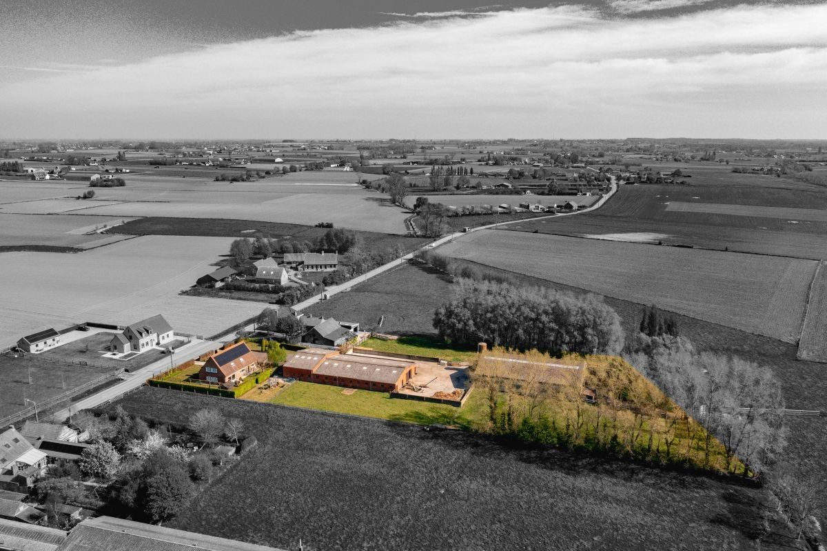 Hoeve met ruime stallen/loods te koop te Kortemark foto 3