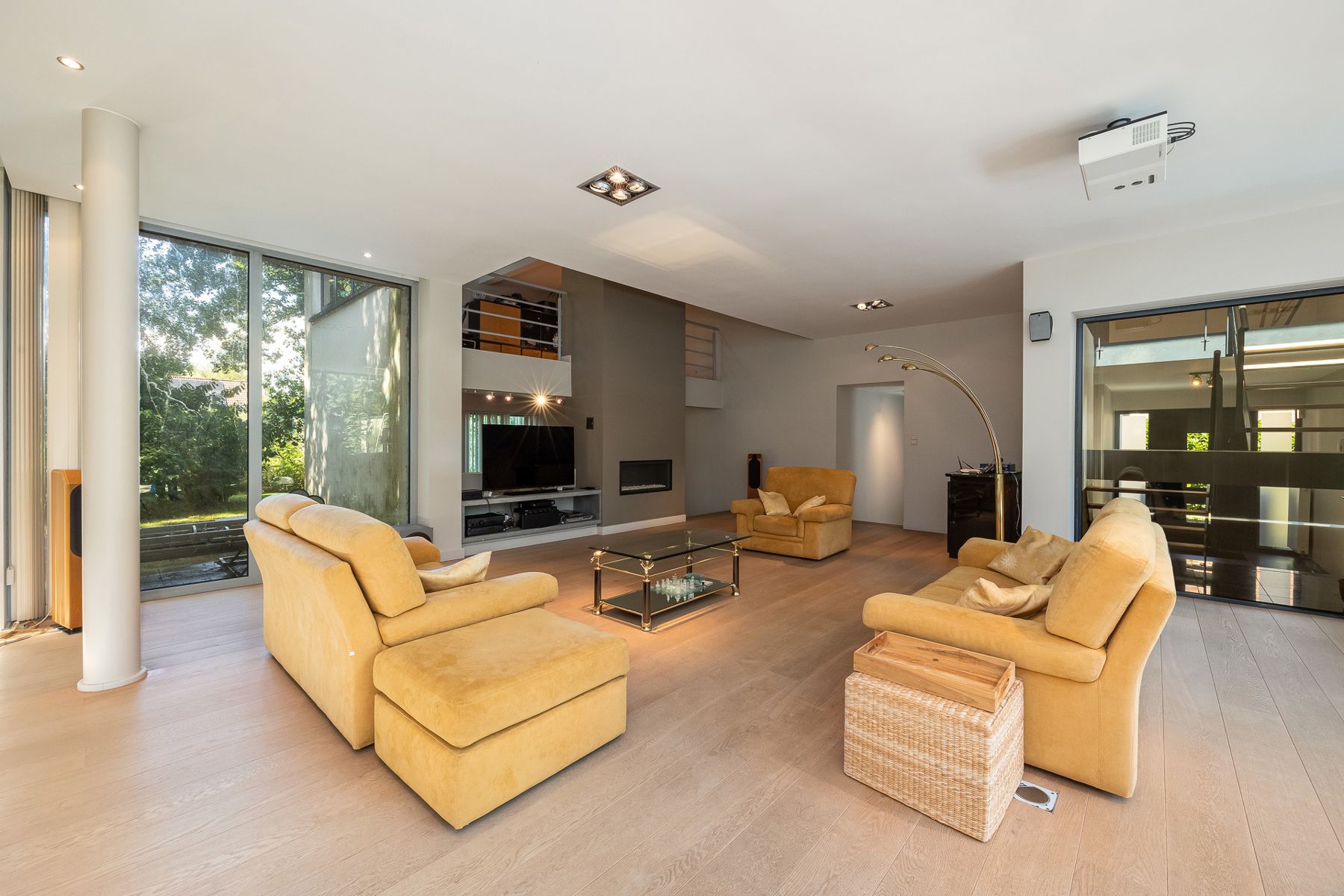Ruime en lichtrijke villa met 4 à 5 slaapkamers en zwembad foto 12
