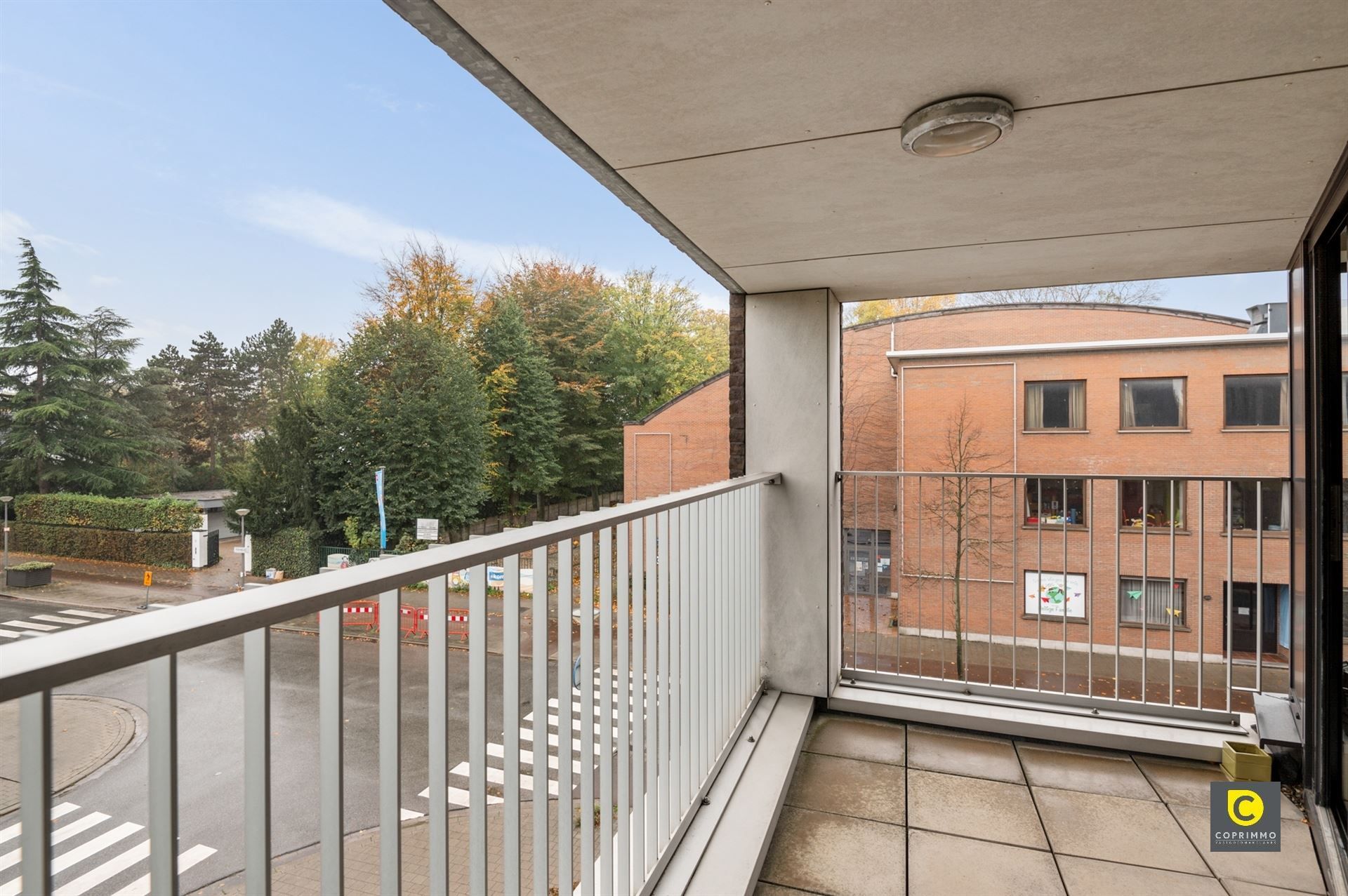 Mooi onderhouden 2 slp app + P foto 4