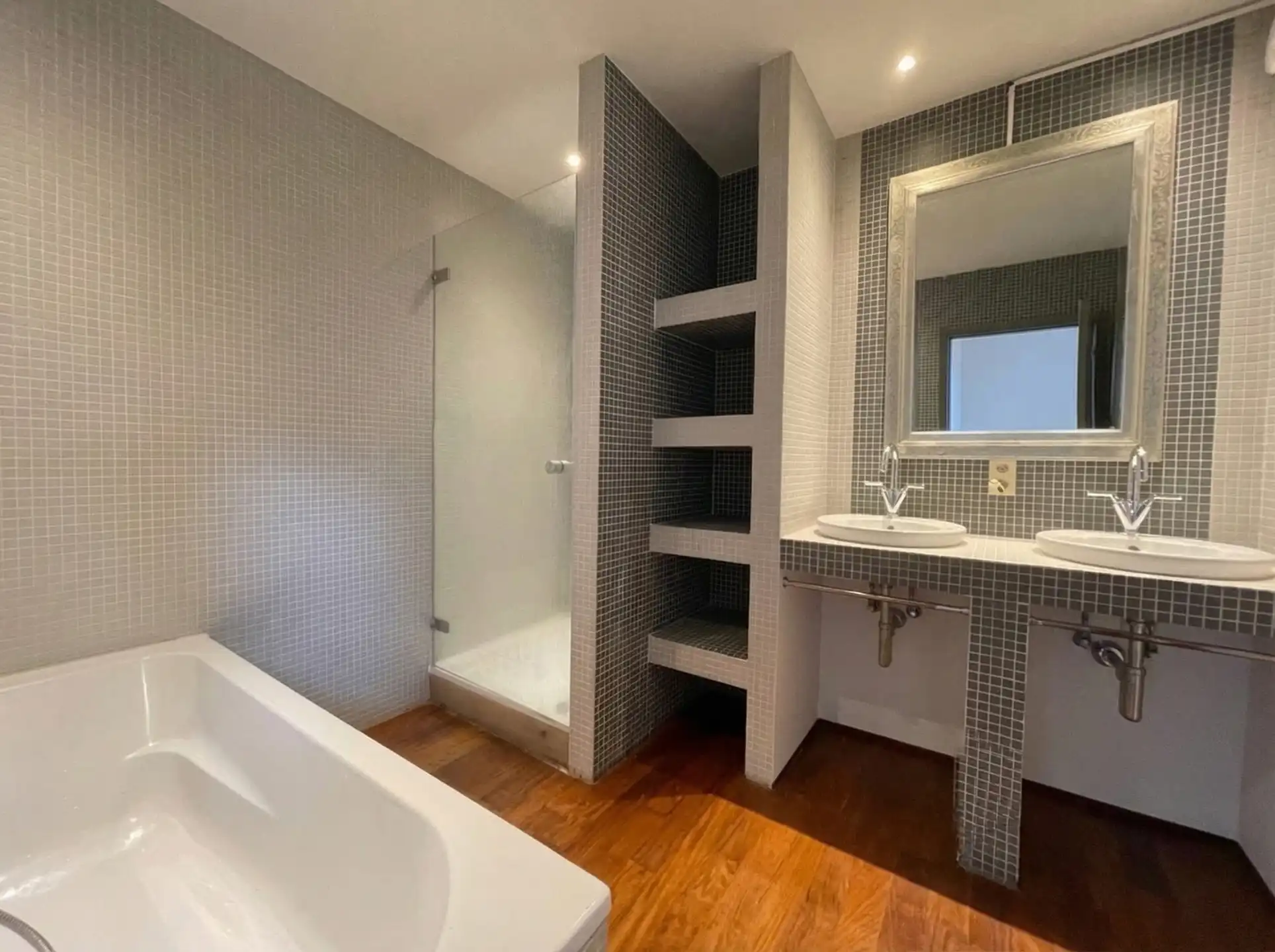 Gelijkvloers appartement met terras in historisch centrum foto 5