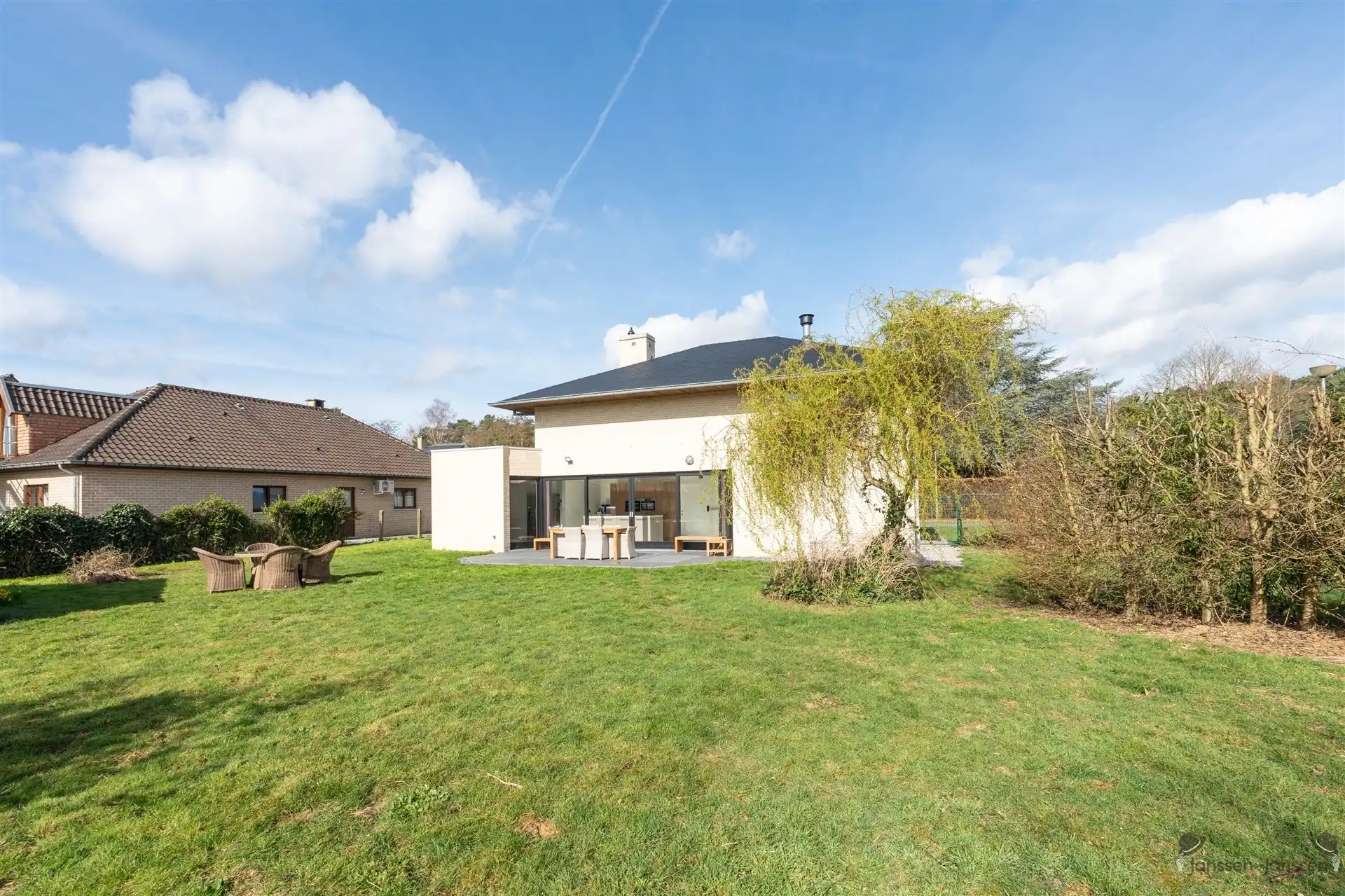 MODERNE, VOLLEDIG GERENOVEERDE VILLA OP RUSTIGE LIGGING IN TREMELO foto 24