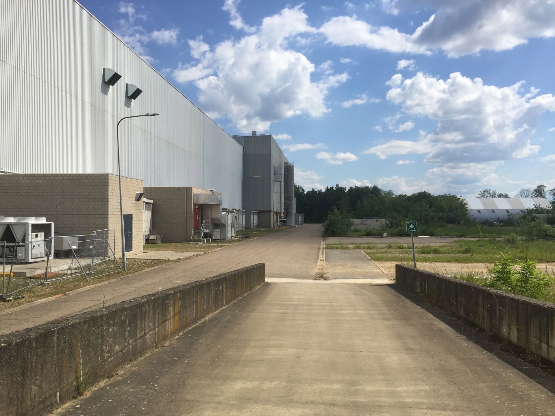 Magazijnen 9.303m² + loskades en verharde terreinen te huur. foto 6