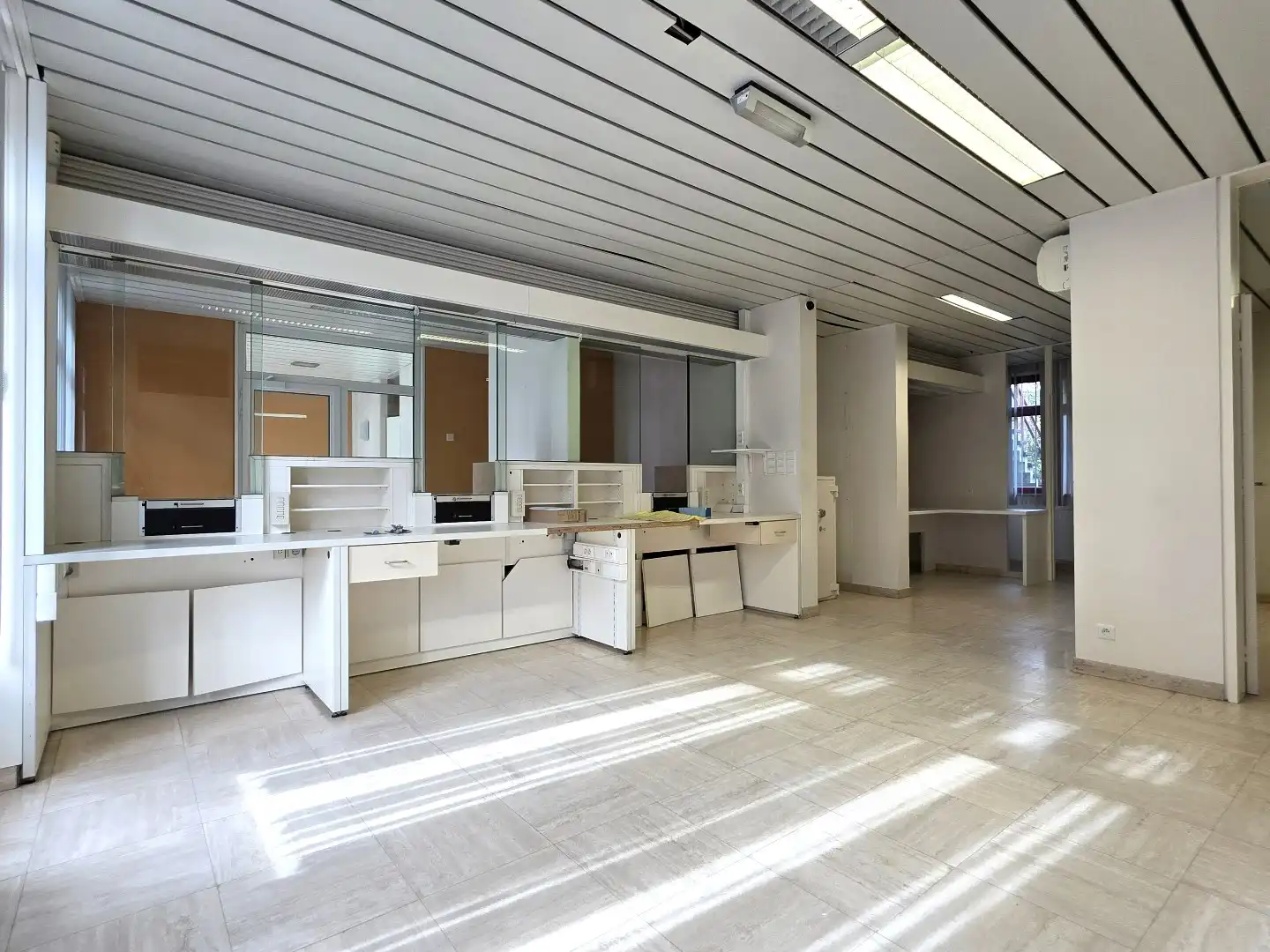 Polyvalente eigendom op commerciële ligging in het centrum van Bavikhove foto 14