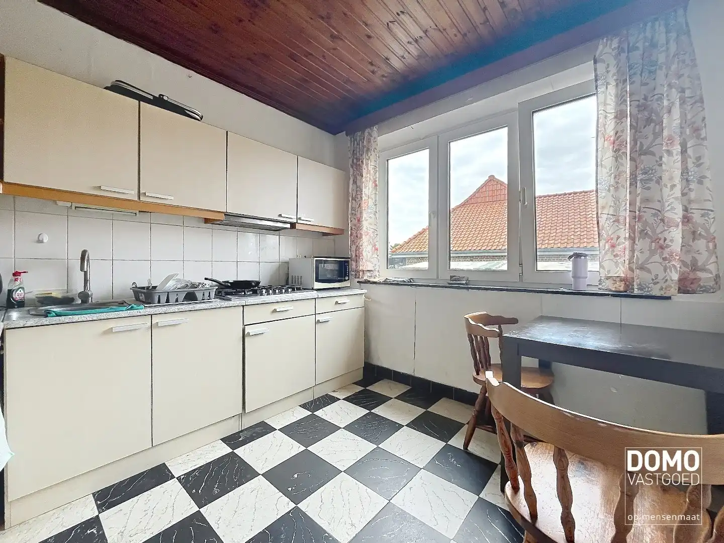 VOLLEDIG TE RENOVEREN WONING MET TWEE SLAAPKAMERS, INPANDIGE GARAGE OP EEN PERCEEL VAN 5A35CA IN SINT-TRUIDEN foto 4