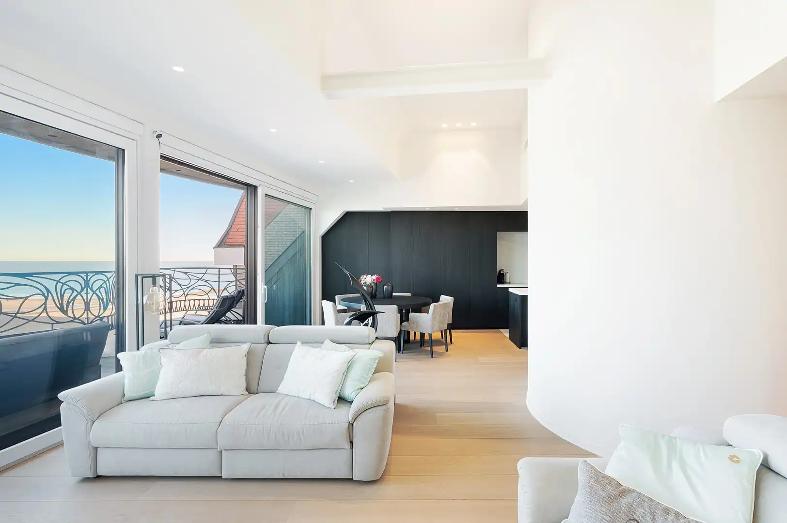 Uitzonderlijke penthouse met een gevelbreedte van 12m en panoramisch zeezicht in de standingvolle residentie Plaza op het Albertplein. foto 8