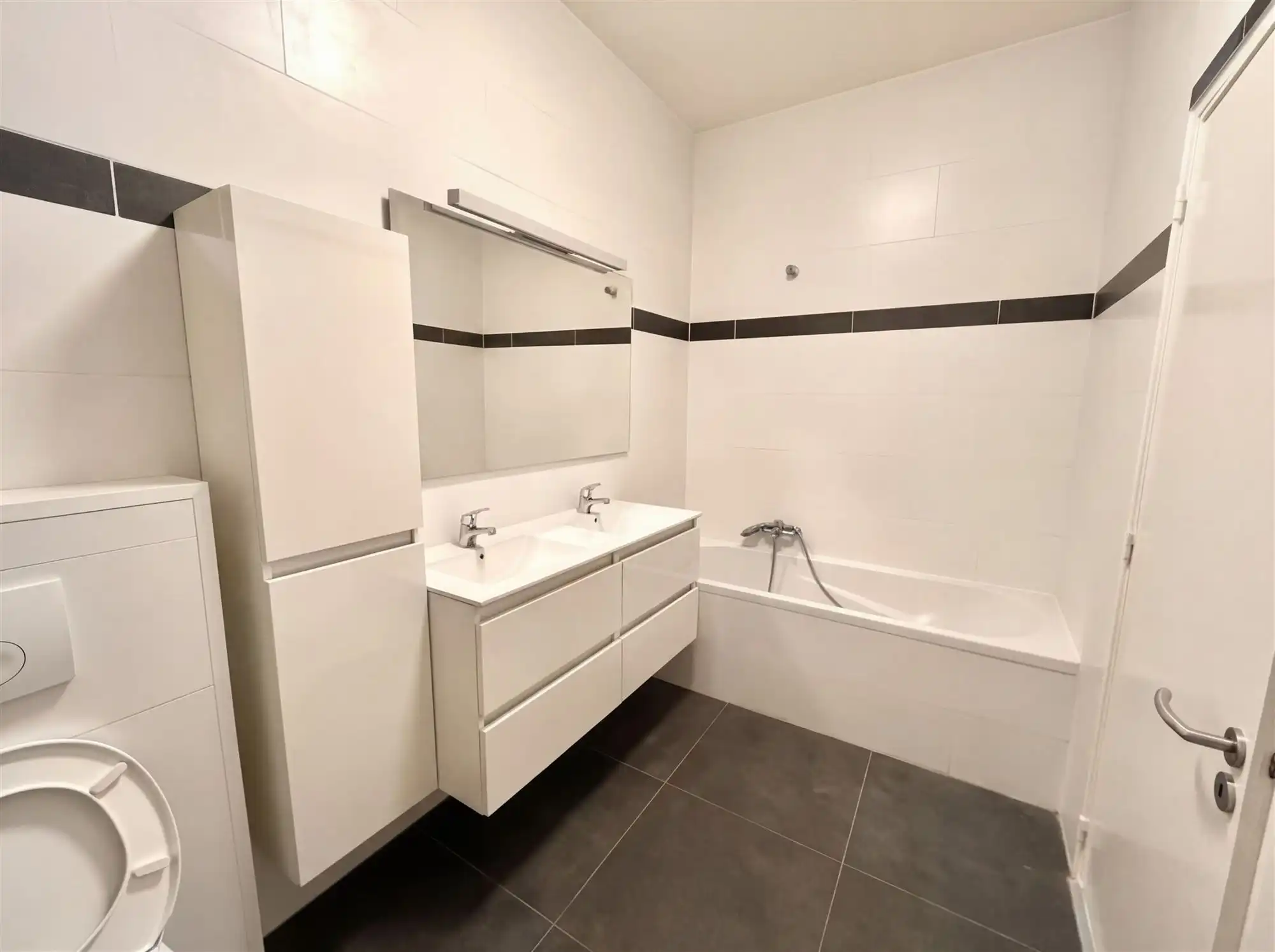 Recent gerenoveerd 4SLPK appartement met terras foto 8