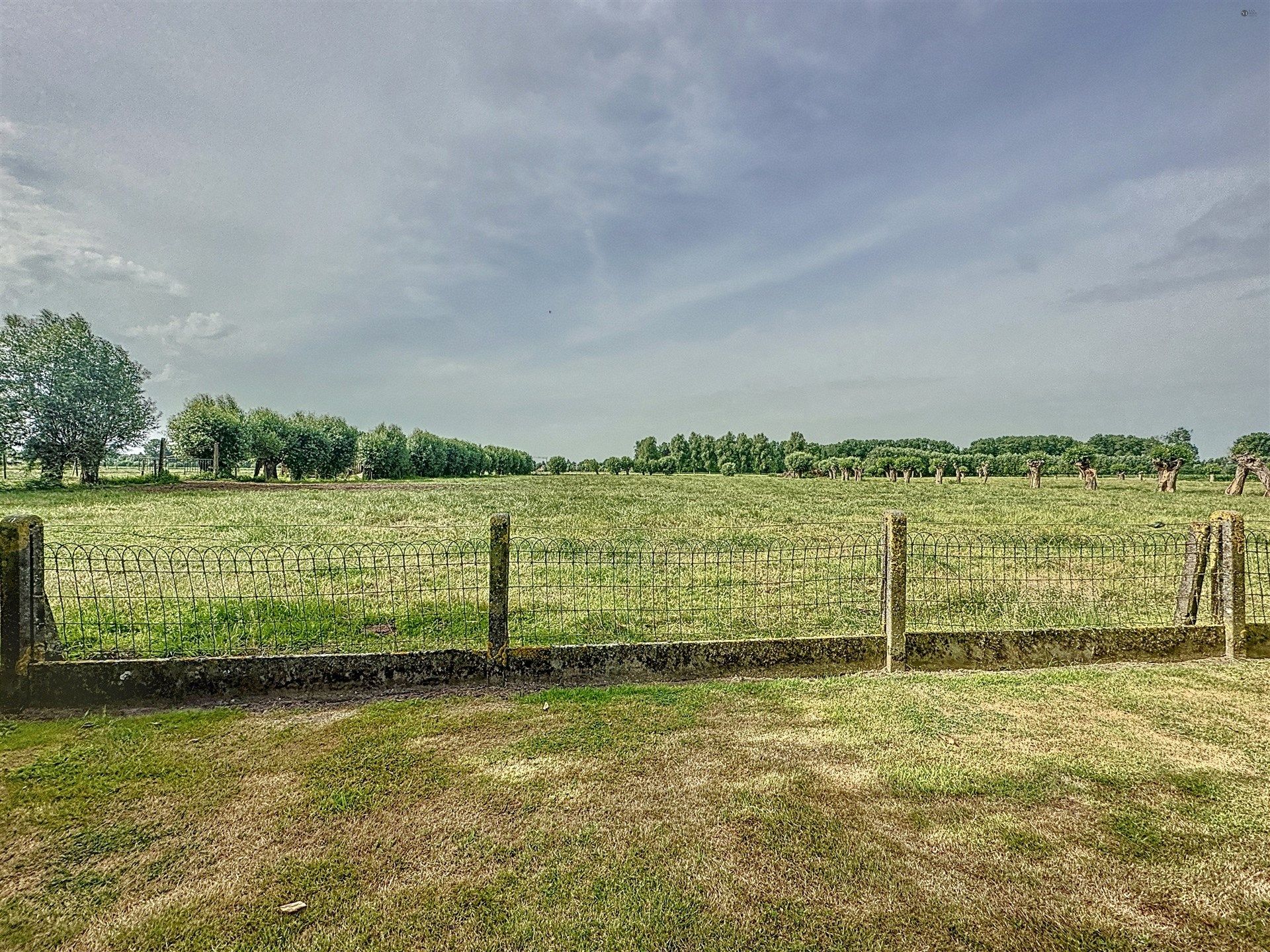 Open bebouwing met 4 slaapkamers op perceel van 2.062m² omringd door velden! foto 11