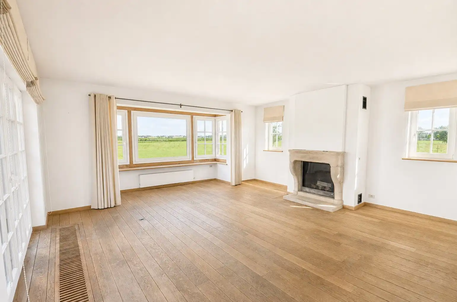 Tijdloze villa met uitzonderlijke vergezichten op een residentiële locatie. foto 19