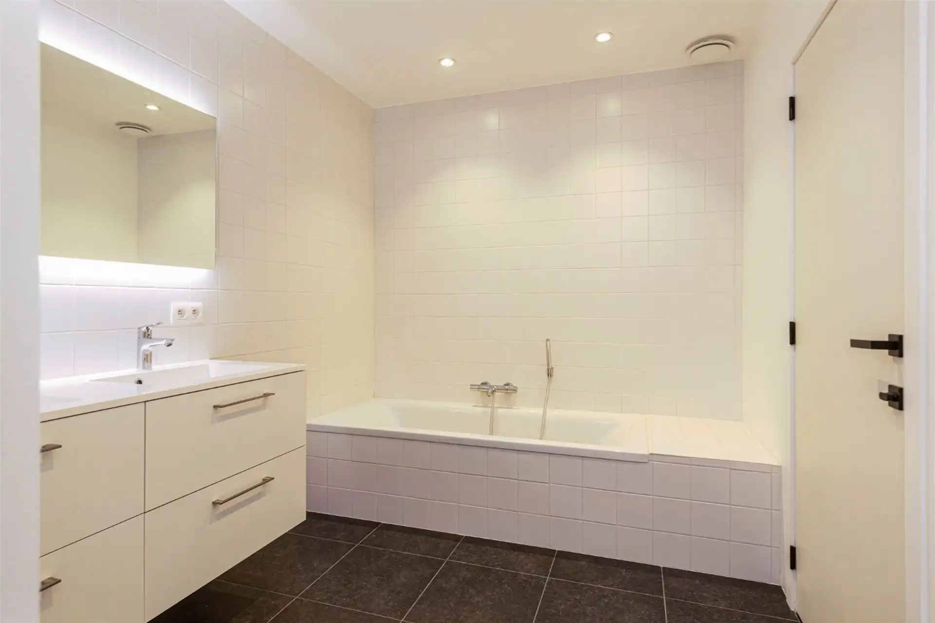 Gerenoveerde woning met 3 slpk op een zeer centrale ligging! foto 11