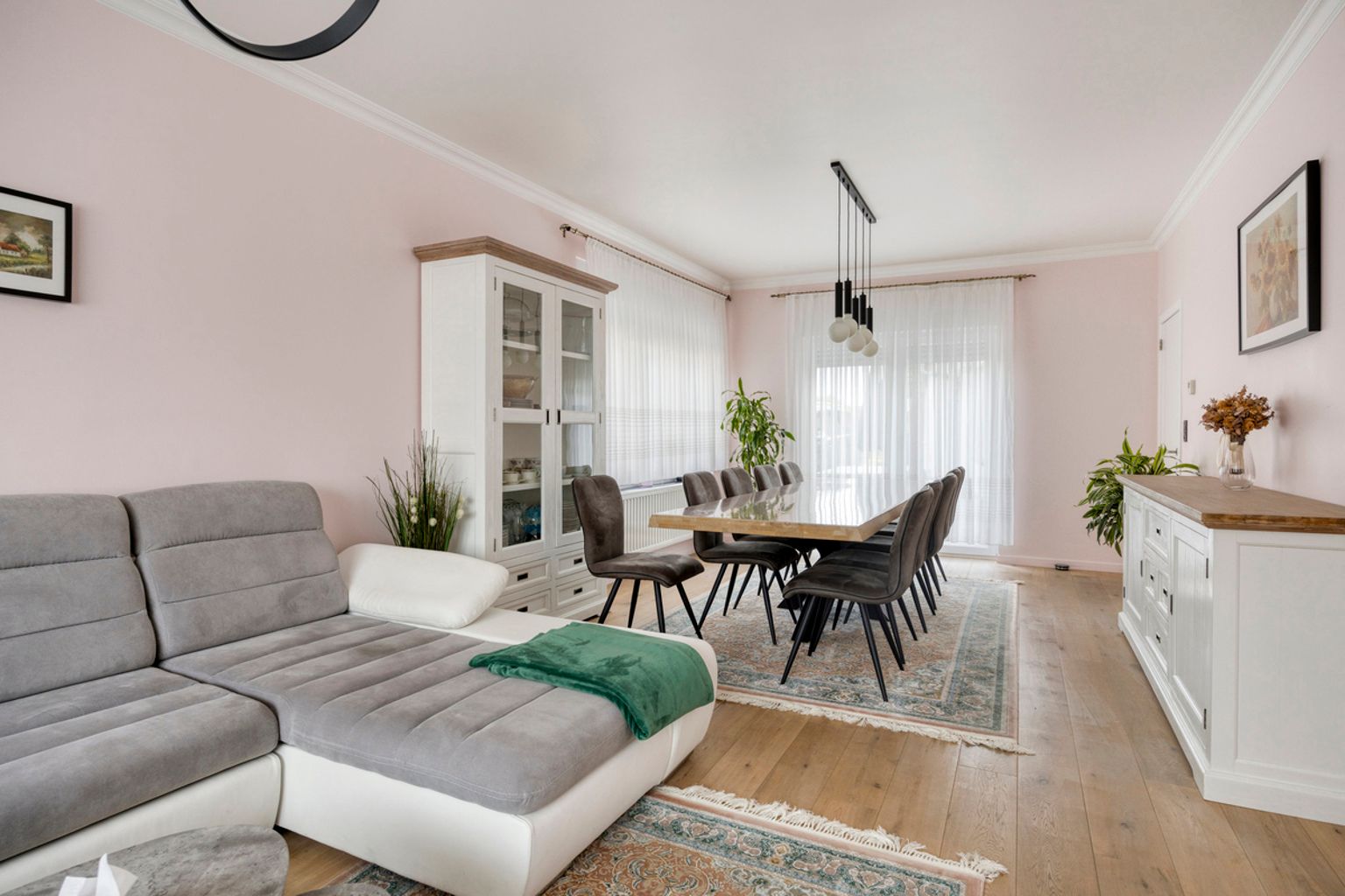 Ruime en gerenoveerde 3-gevelwoning met 4 slaapkamers foto 3