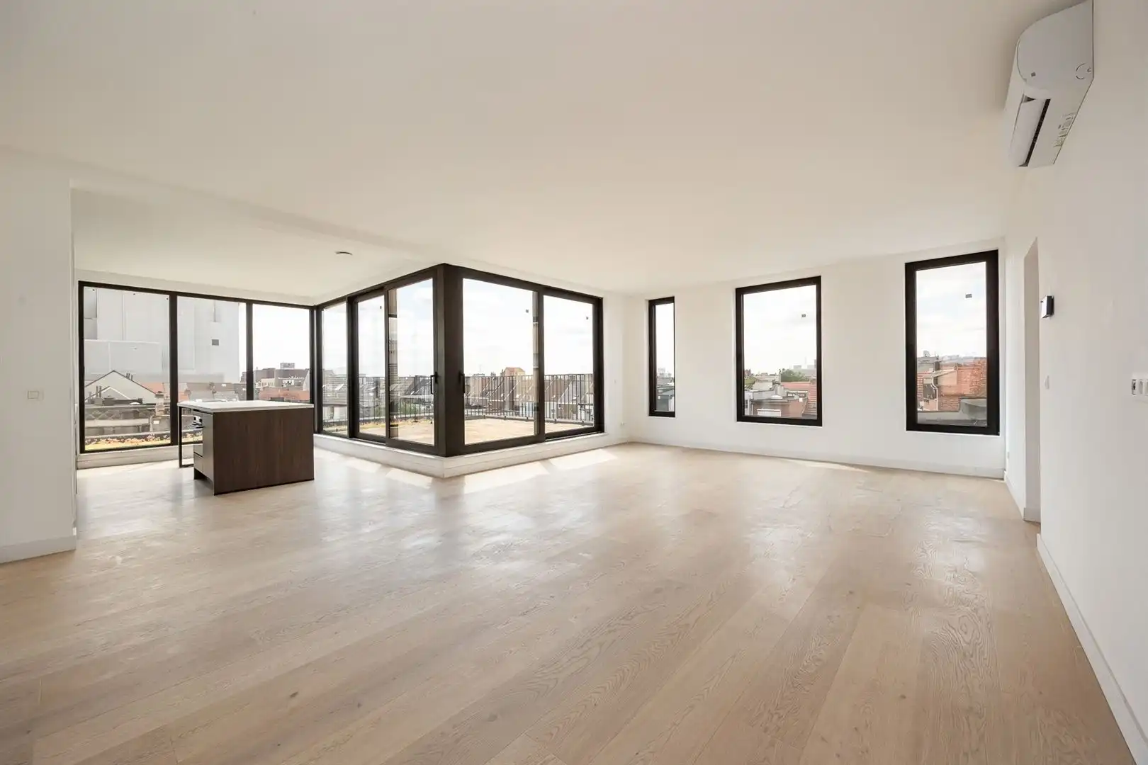  Sfeervol penthouse met 3 slaapkamers foto {{pictureIndex}}