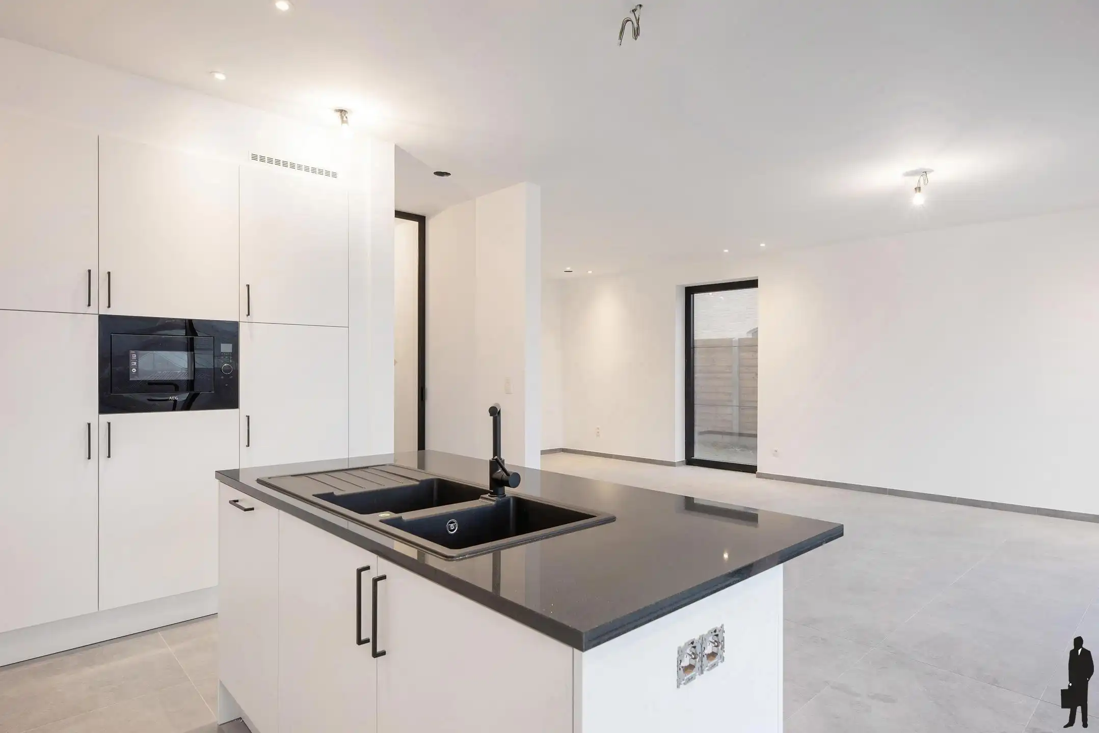 Instapklare nieuwbouw halfopen bebouwing met tuin en garage foto 6