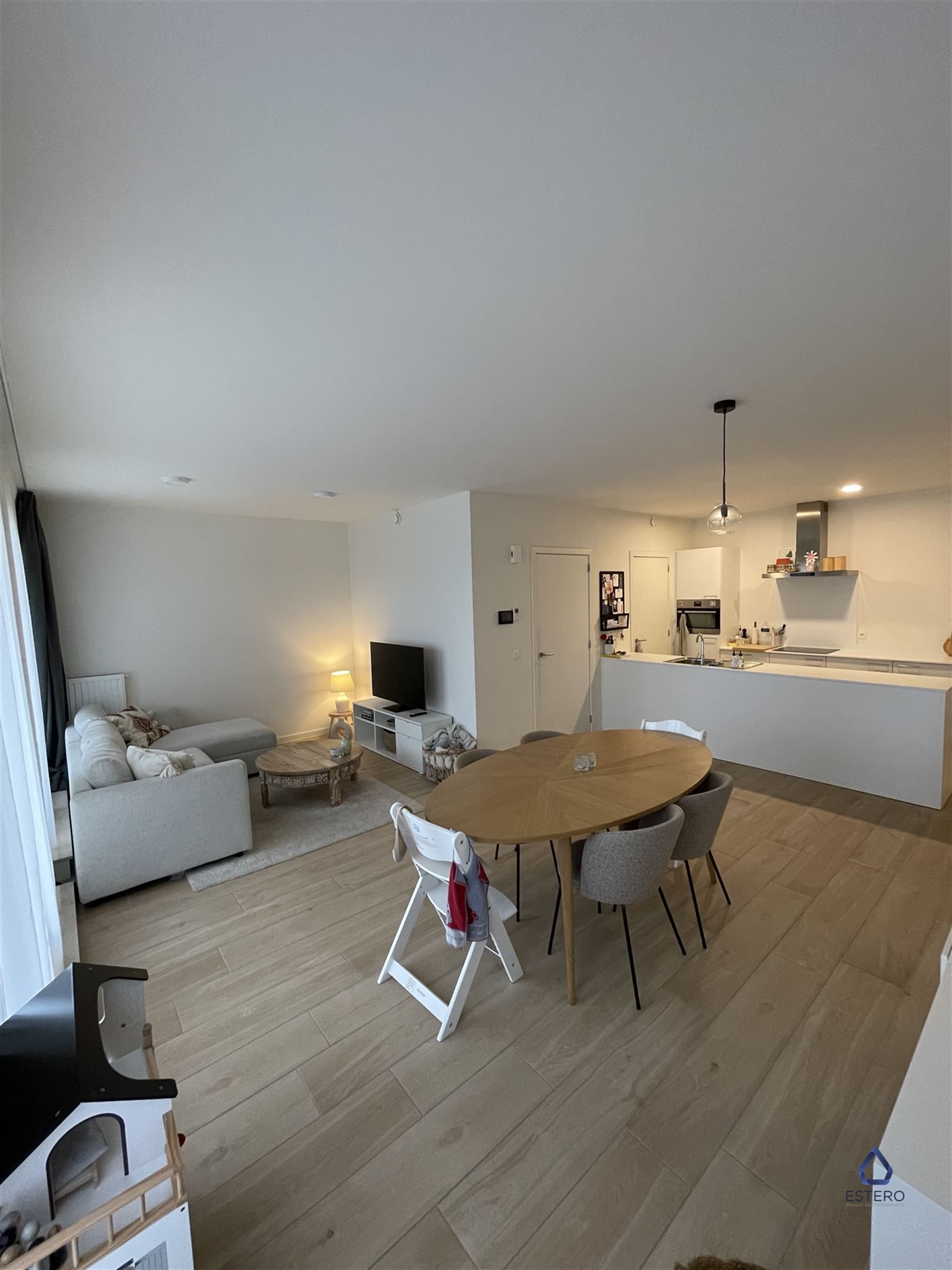 Nieuwbouw met 3 slaapkamer en 2 badkamers + parking foto 3