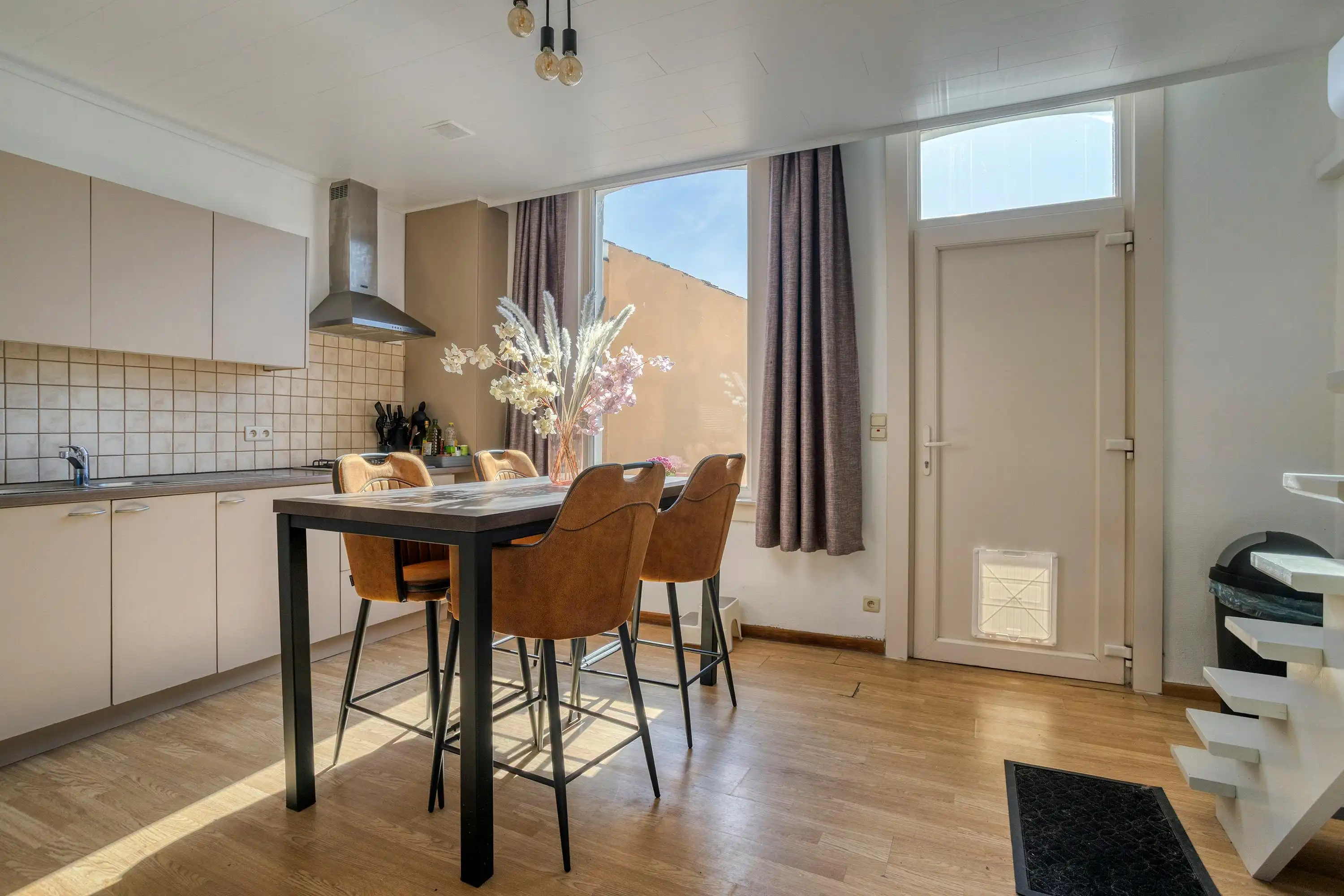Gezellige rijwoning met stadskoertje te koop in Torhout foto 5