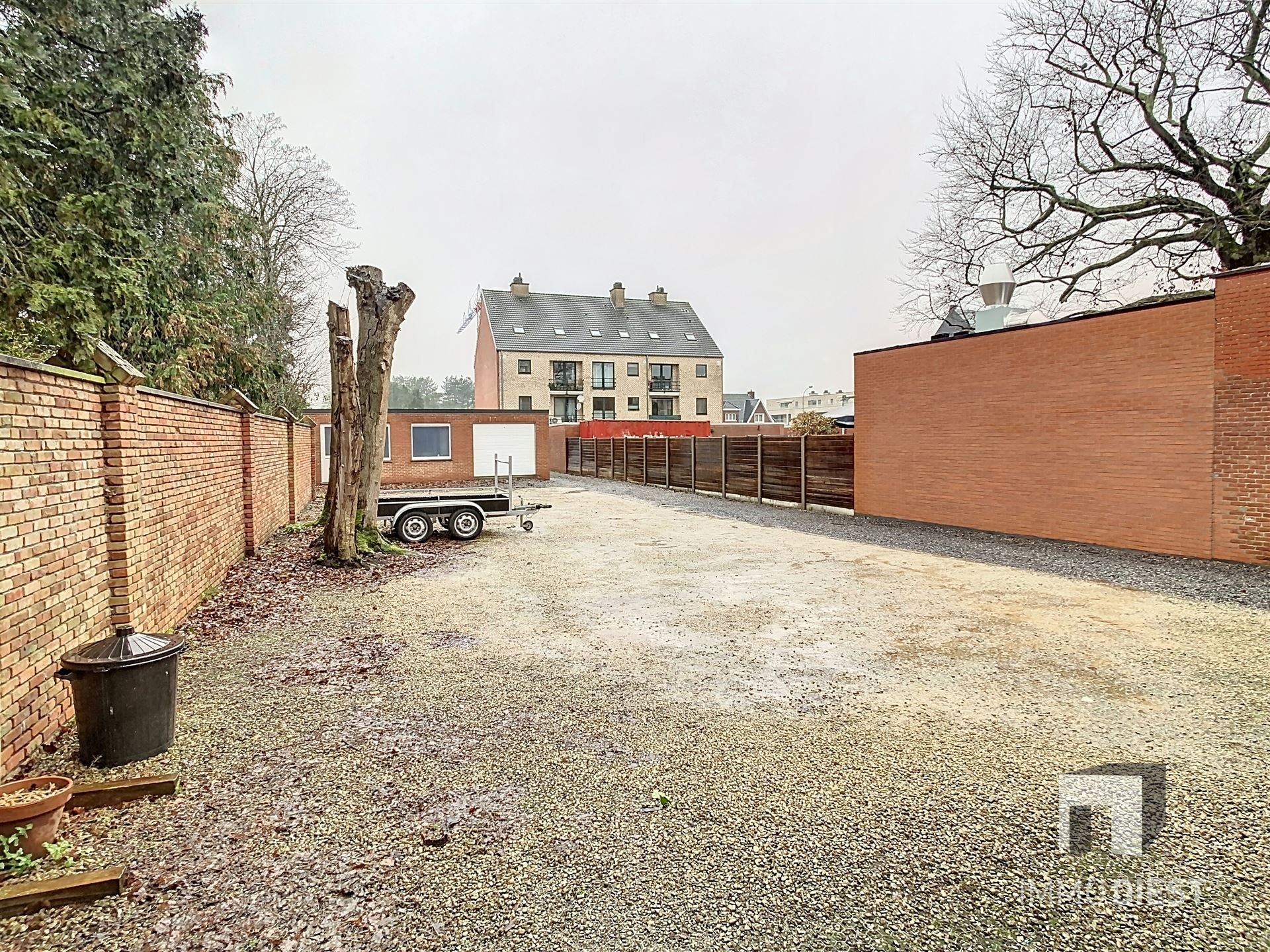 Handelsgelijkvloers 300m2 met 9 autostaanplaatsen foto 26