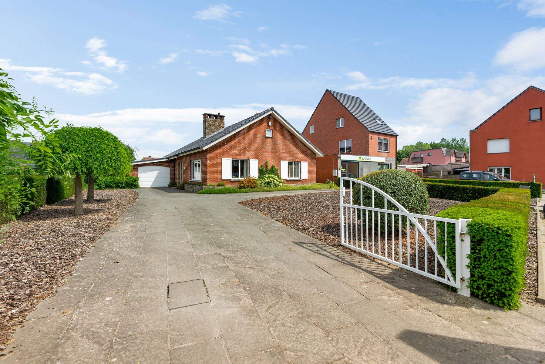 Instapklare villa/bungalow met aansluitend kantoorruimte/handelsgelijkvloers op ruim perceel! foto 3