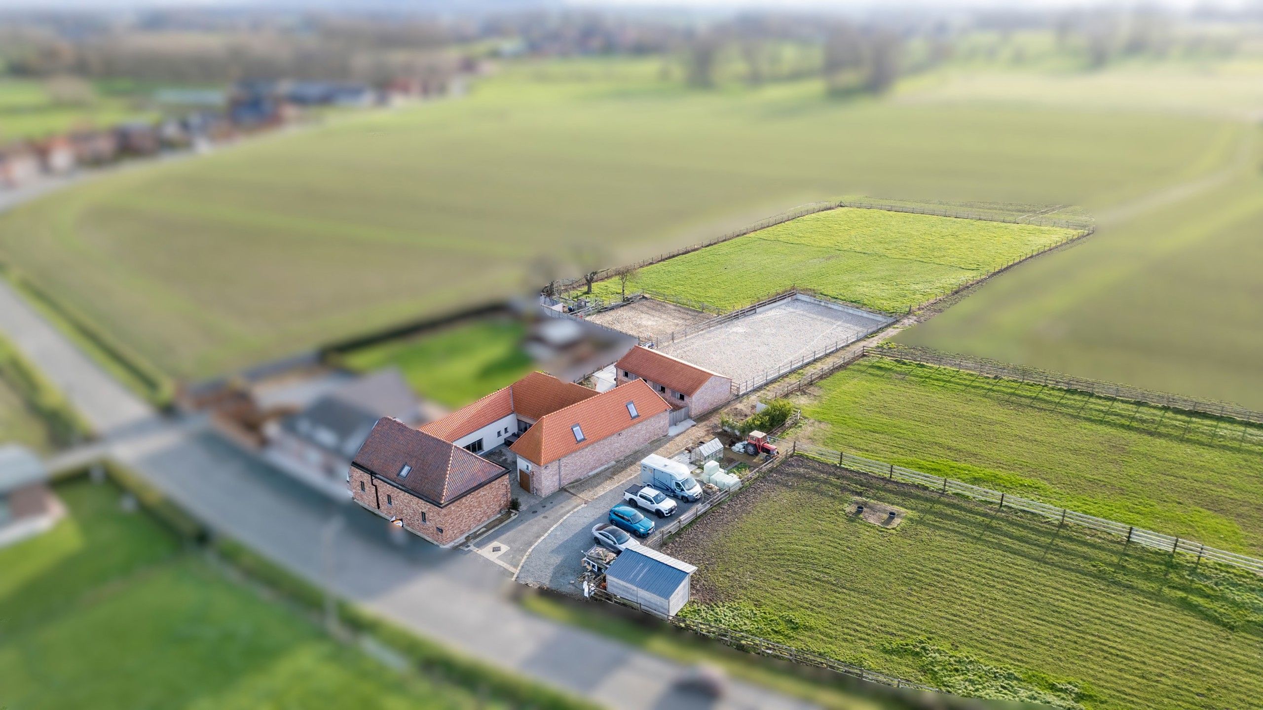 LIERDE -  Rustig gelegen vierkantshoeve op 1,5 ha foto 3