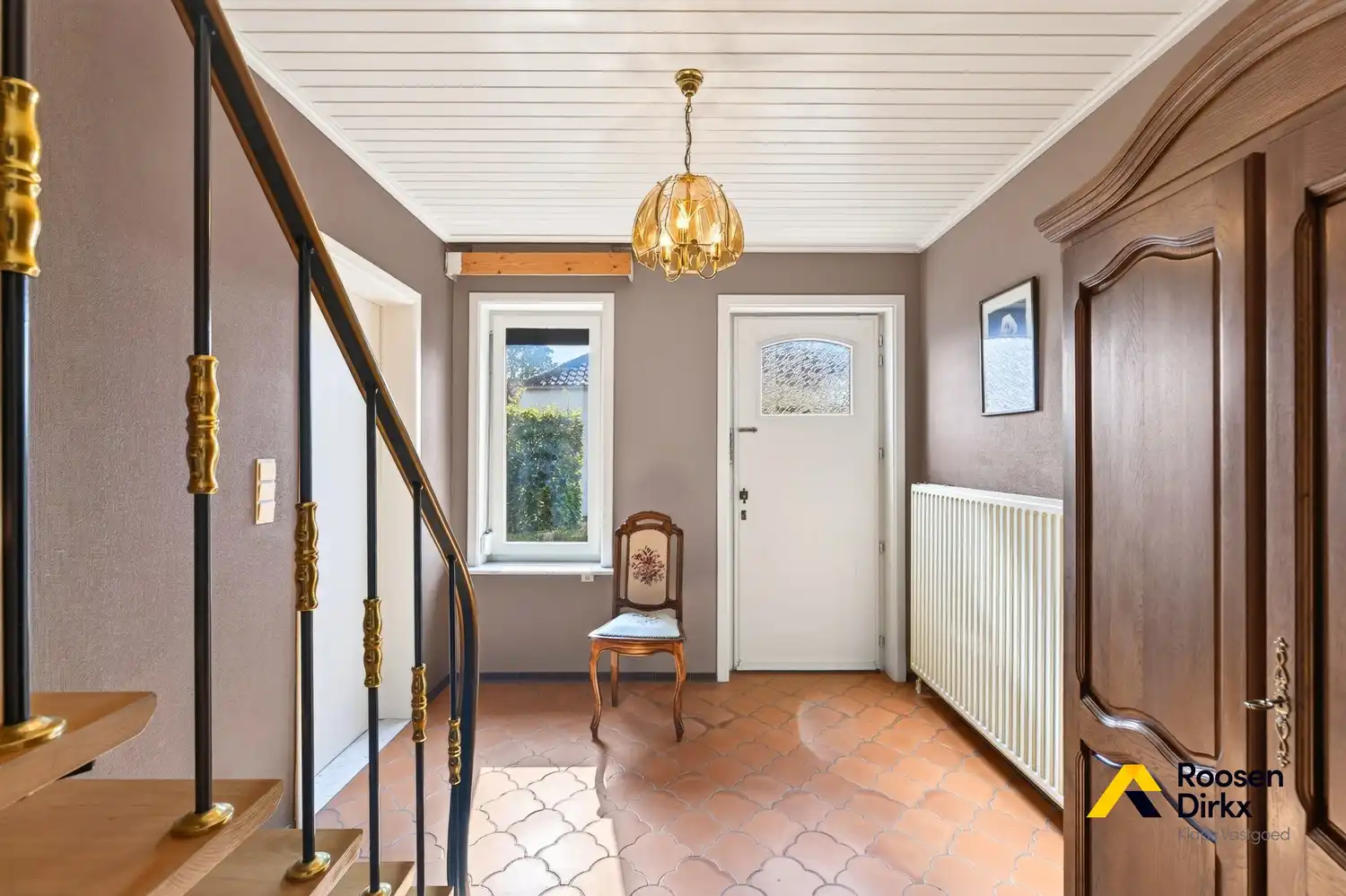 Rustig gelegen degelijke gezinswoning met 3 slaapkamers op perceel van bijna 10a foto 6