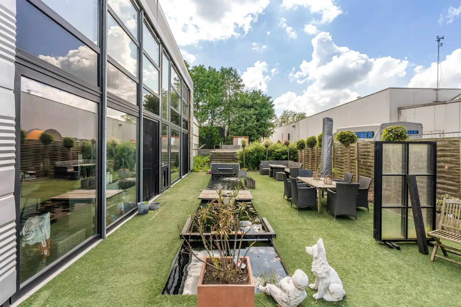 Bedrijfsgebouw met toonzaal, kantoren, magazijn en woonst - groot 700m²  foto 42