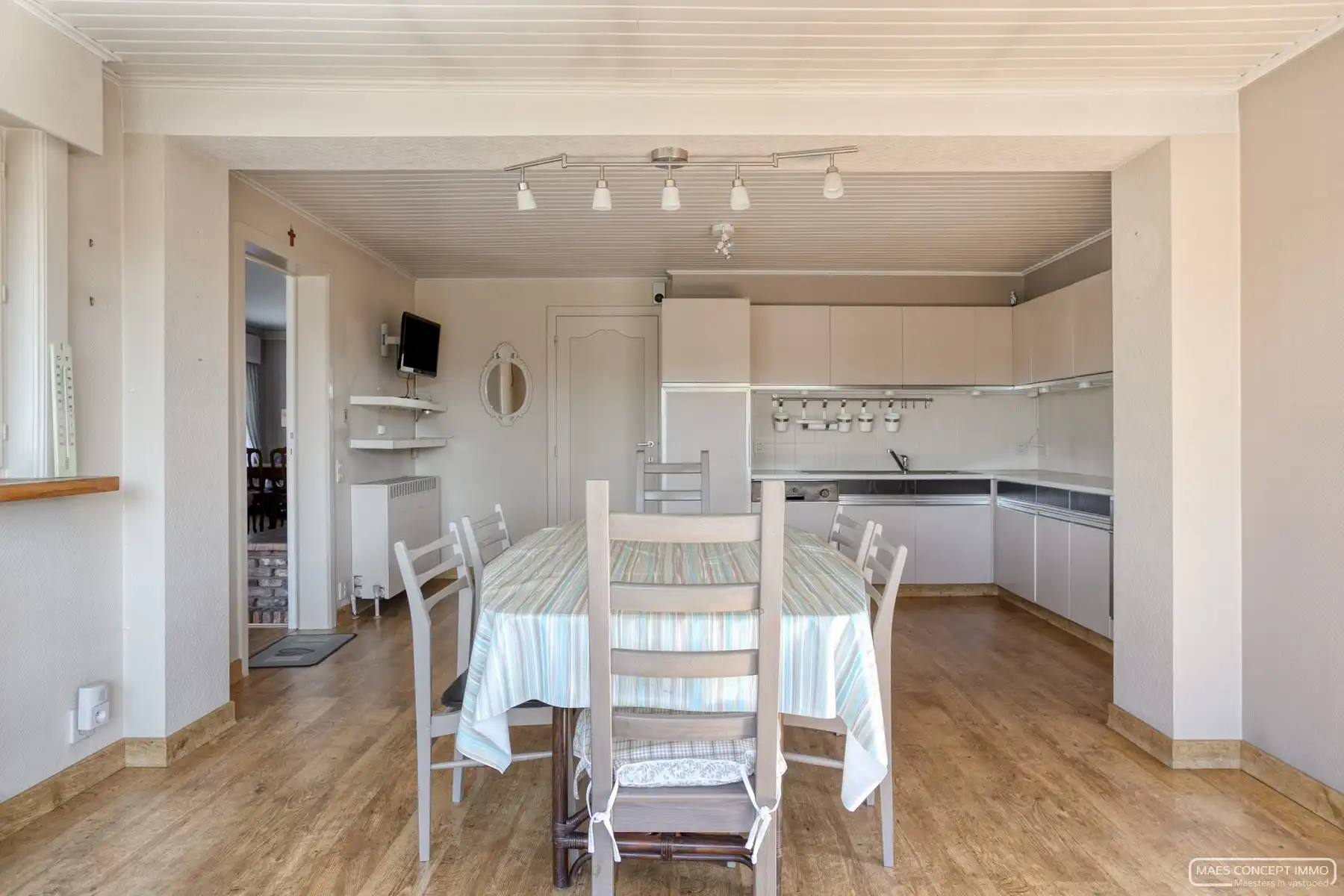 Charmante alleenstaande woning in villawijk Waregem, op wandelafstand van het centrum foto 14