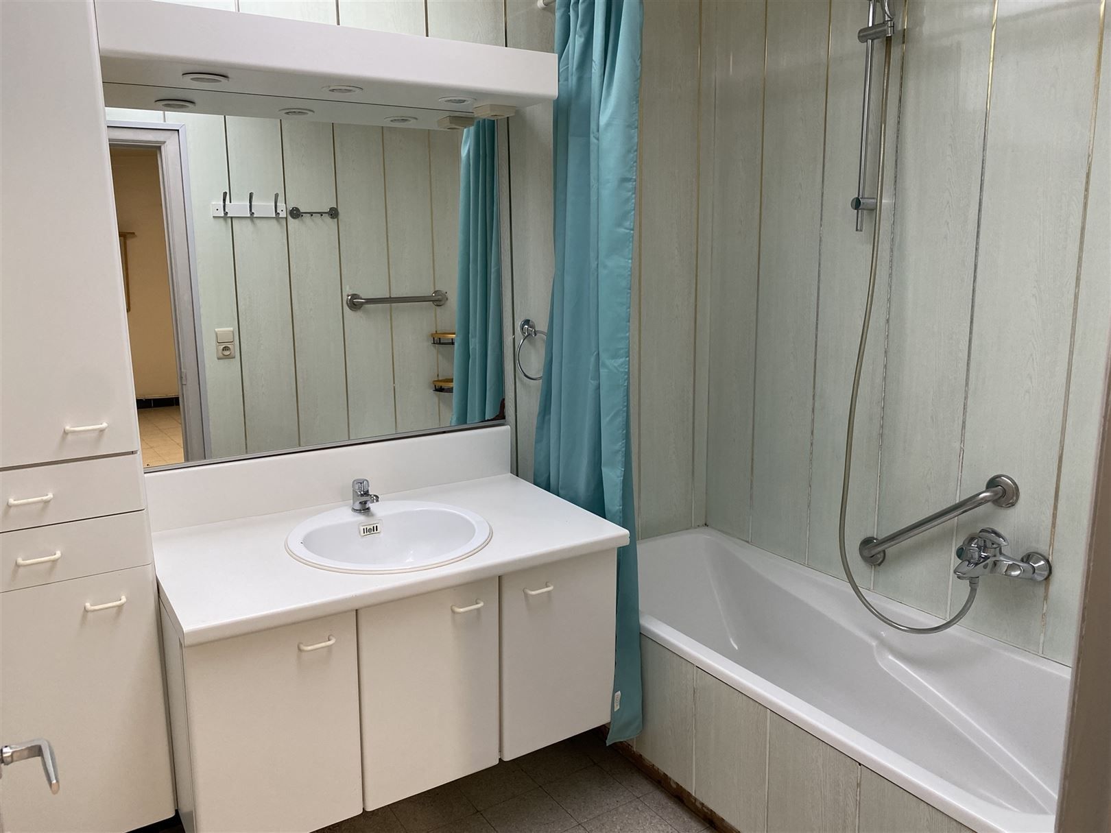 Ruime woning met garage en opslagruimte. foto 11