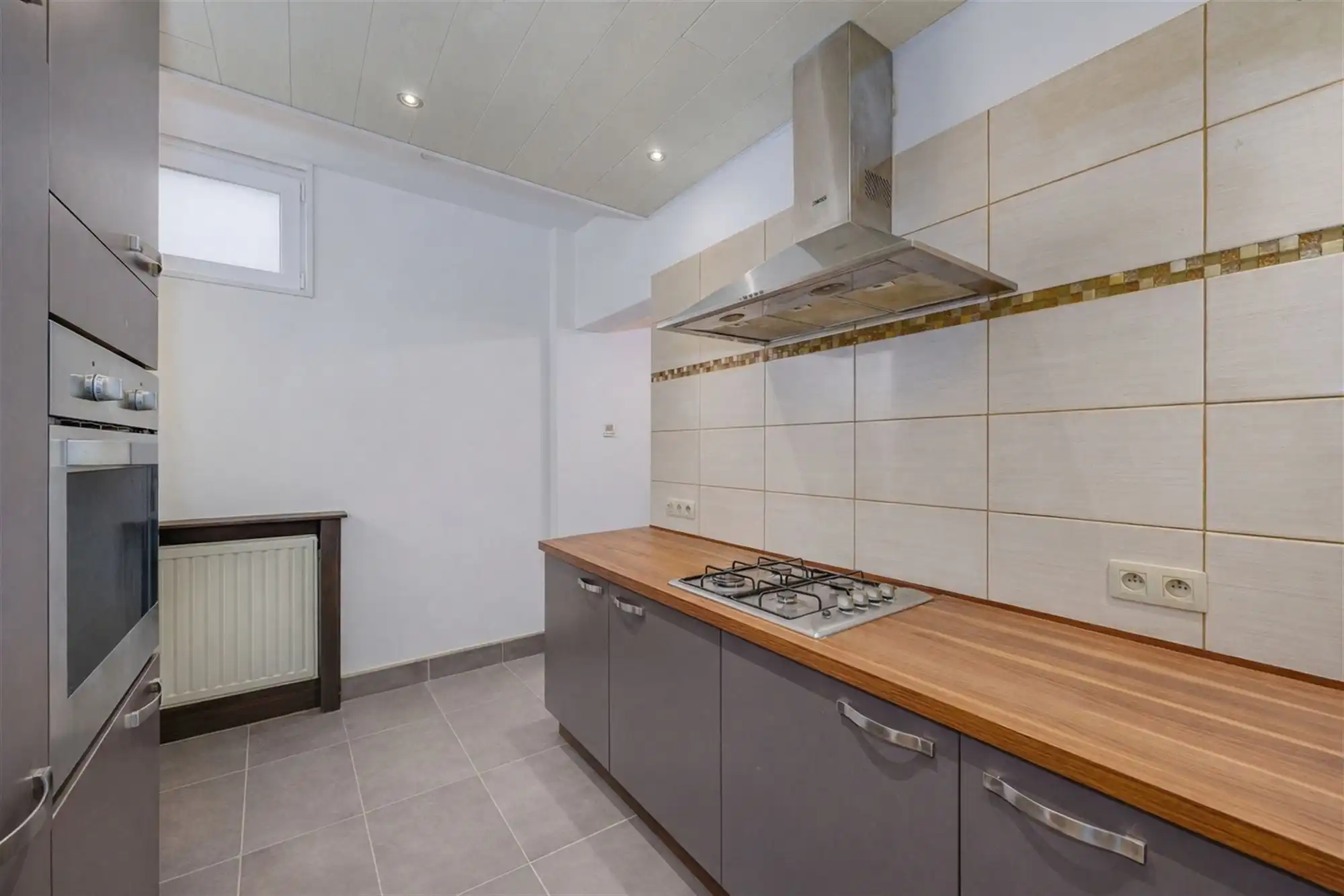 Perfect instapklaar appt met 2 slk + 2 badk vlakbij het Station foto 7