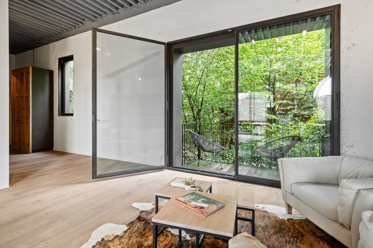 Inspirerend kantoor van ca. 140 m² te huur in het project Kanaal van Axel Vervoordt foto 5