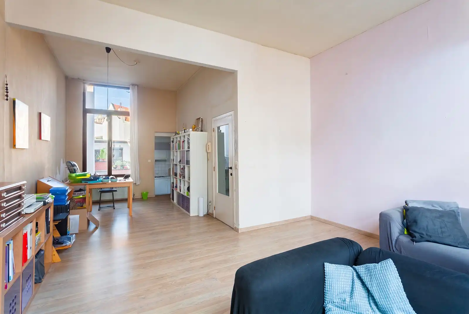 Te renoveren stadswoning met garage en tuin foto 4