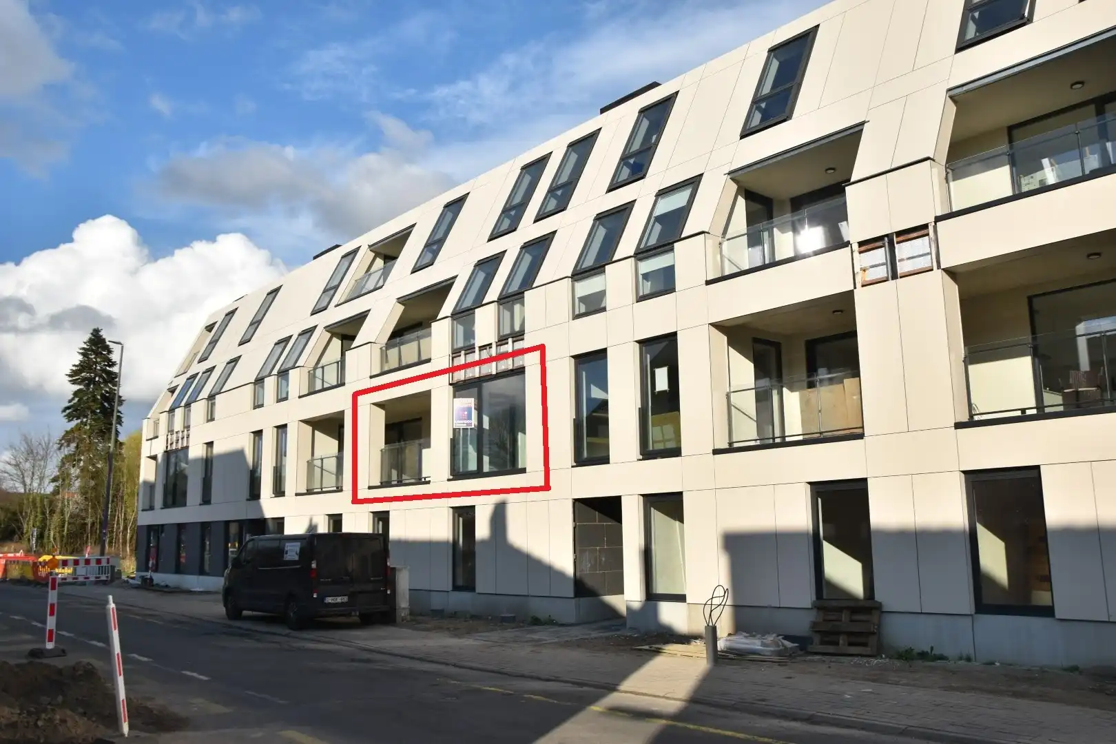 Modern ingericht appartement aan rand van centrum foto {{pictureIndex}}