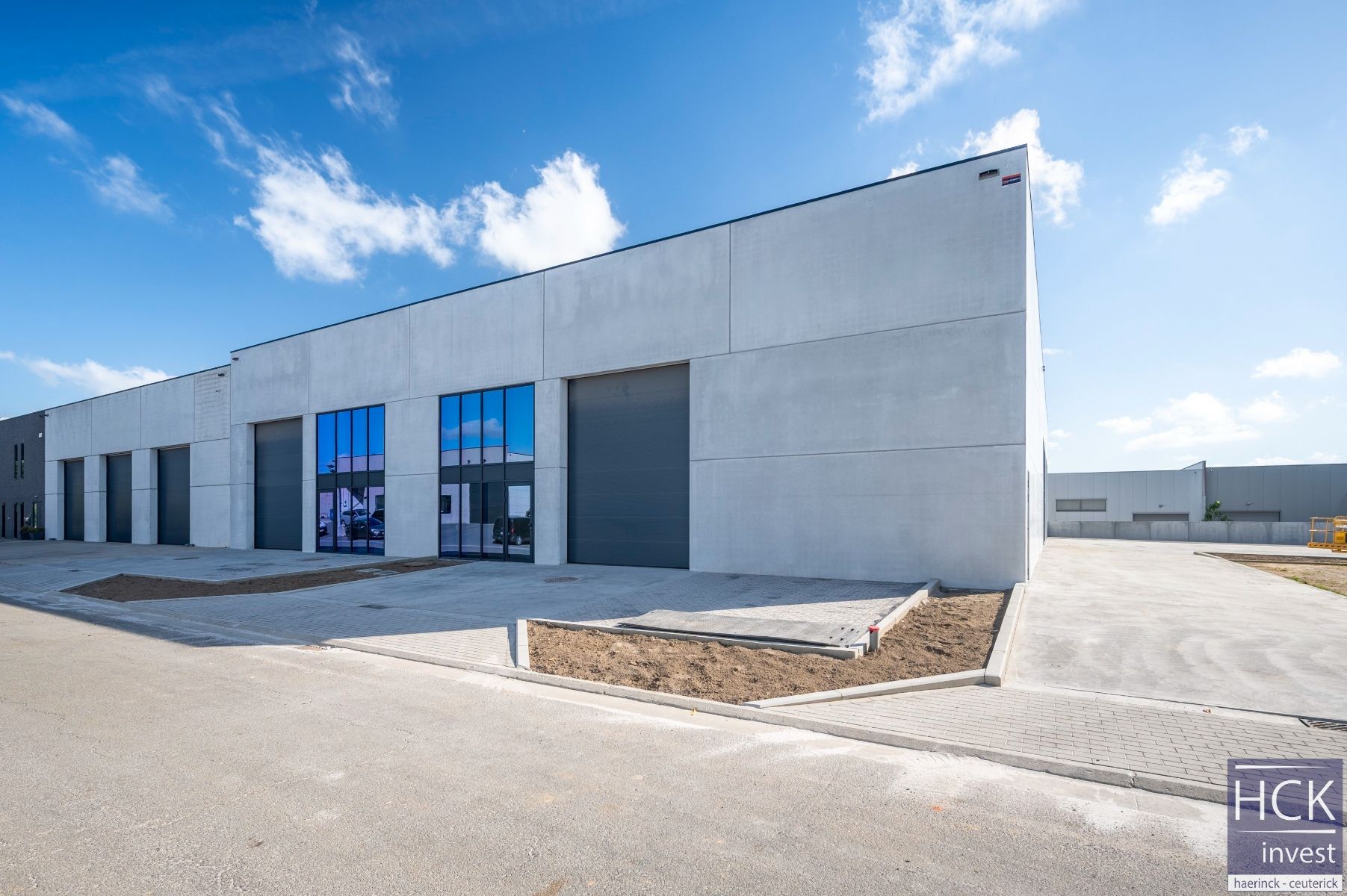 KRUISHOUTEM - Nieuwbouw KMO-unit 298m² te ambachtszone "Hoogmolen" foto {{pictureIndex}}
