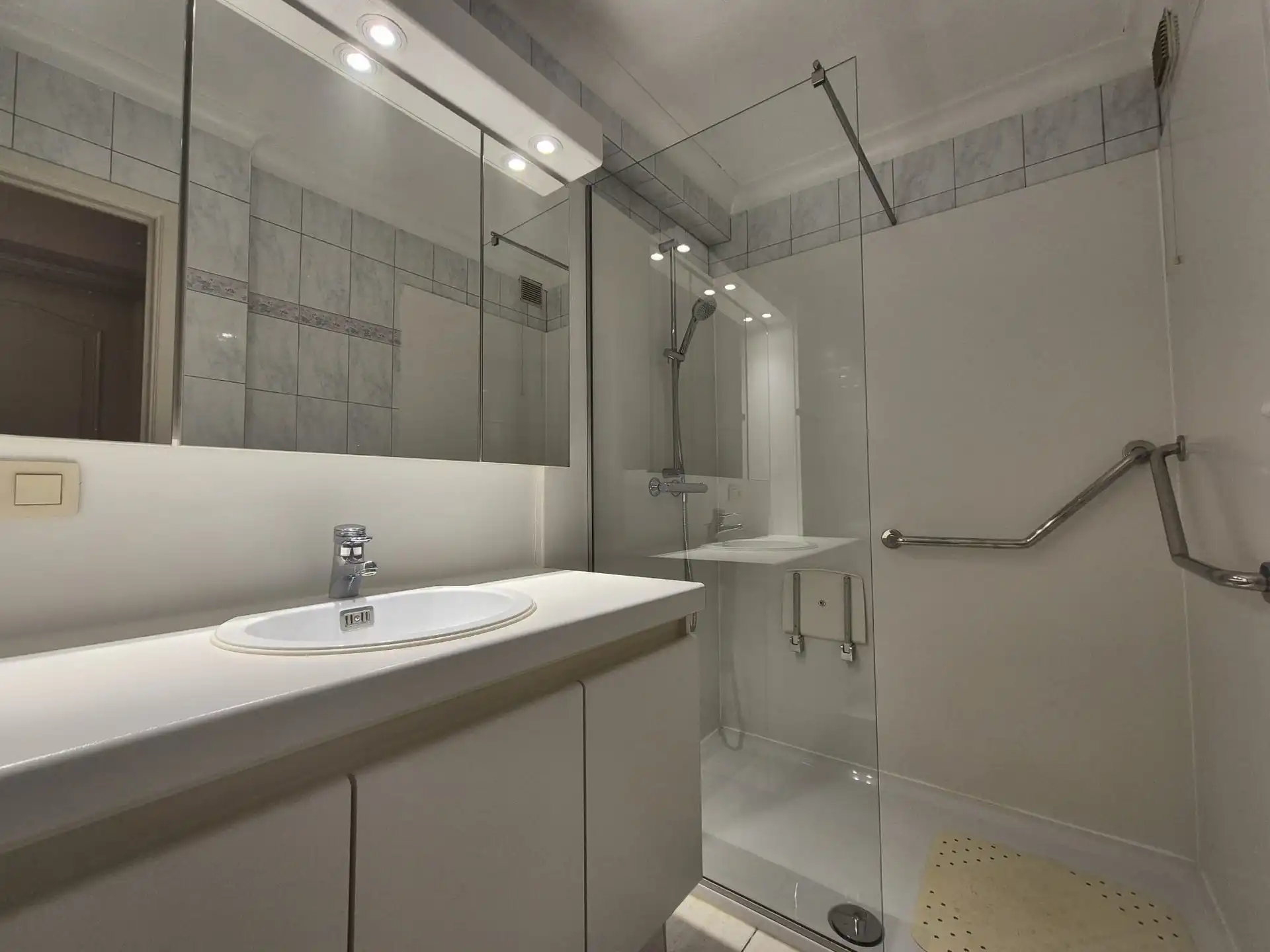 Instapklaar en knus appartement te huur in het centrum van Wetteren. foto 19