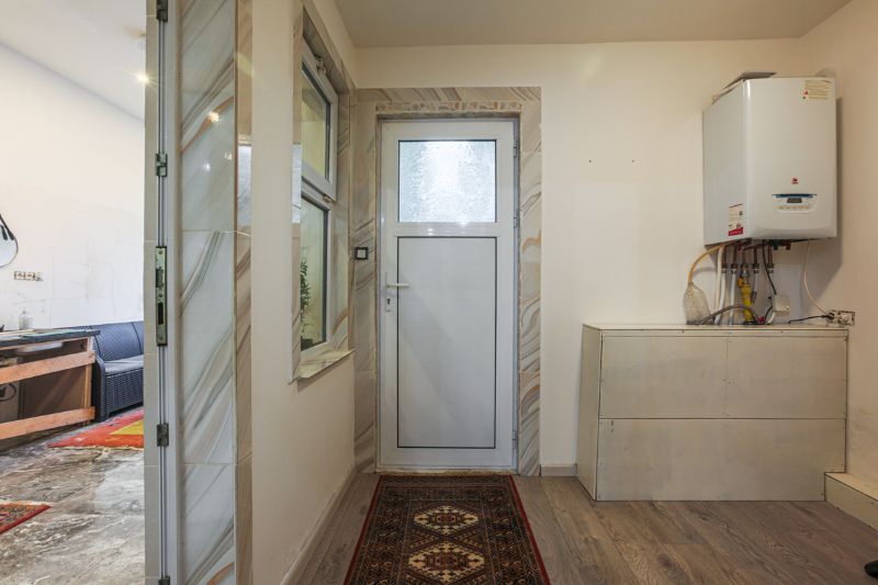 Halfopen woning met 4 slaapkamers en tuin (energielabel D), zij-uitweg voor fietsen... foto 10