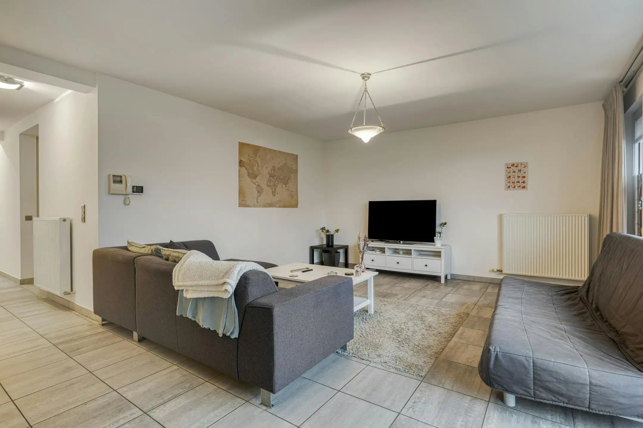 Ruim 3-slaapkamer appartement te koop aan de Eedverbondkaai foto 4