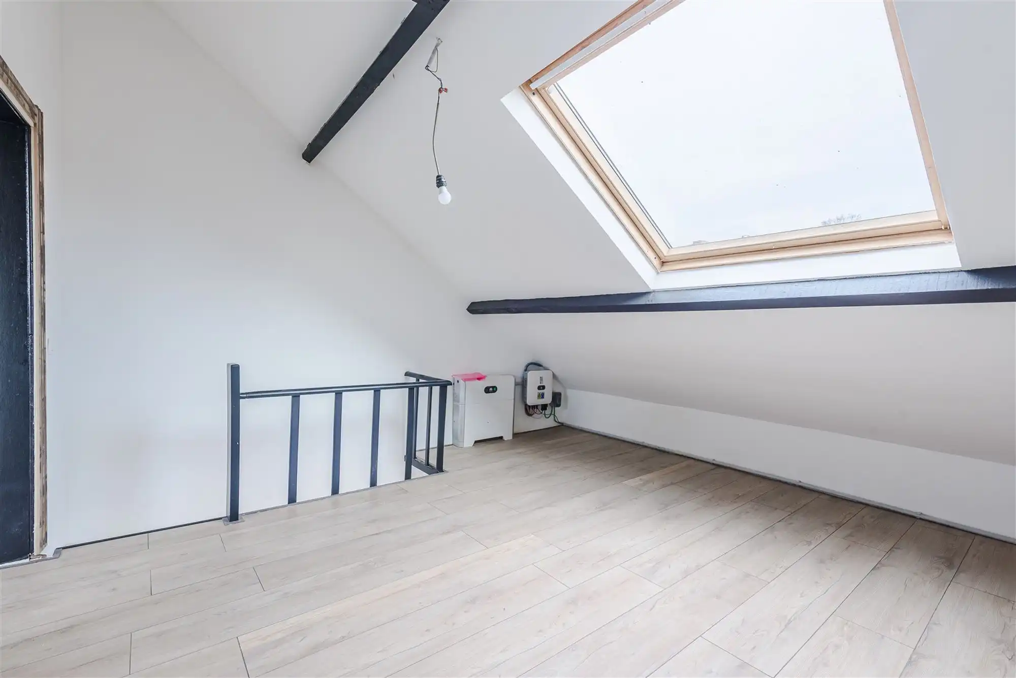 Gerenoveerde ruime gezinswoning met 4 slpks foto 29
