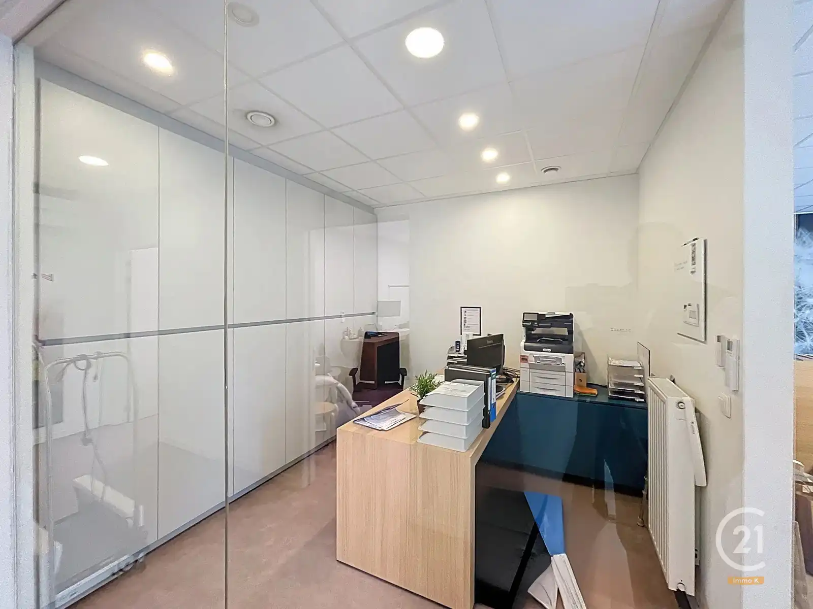 Commercieel gelegen handelsgelijkvloers met 3 privé-parkings foto 7