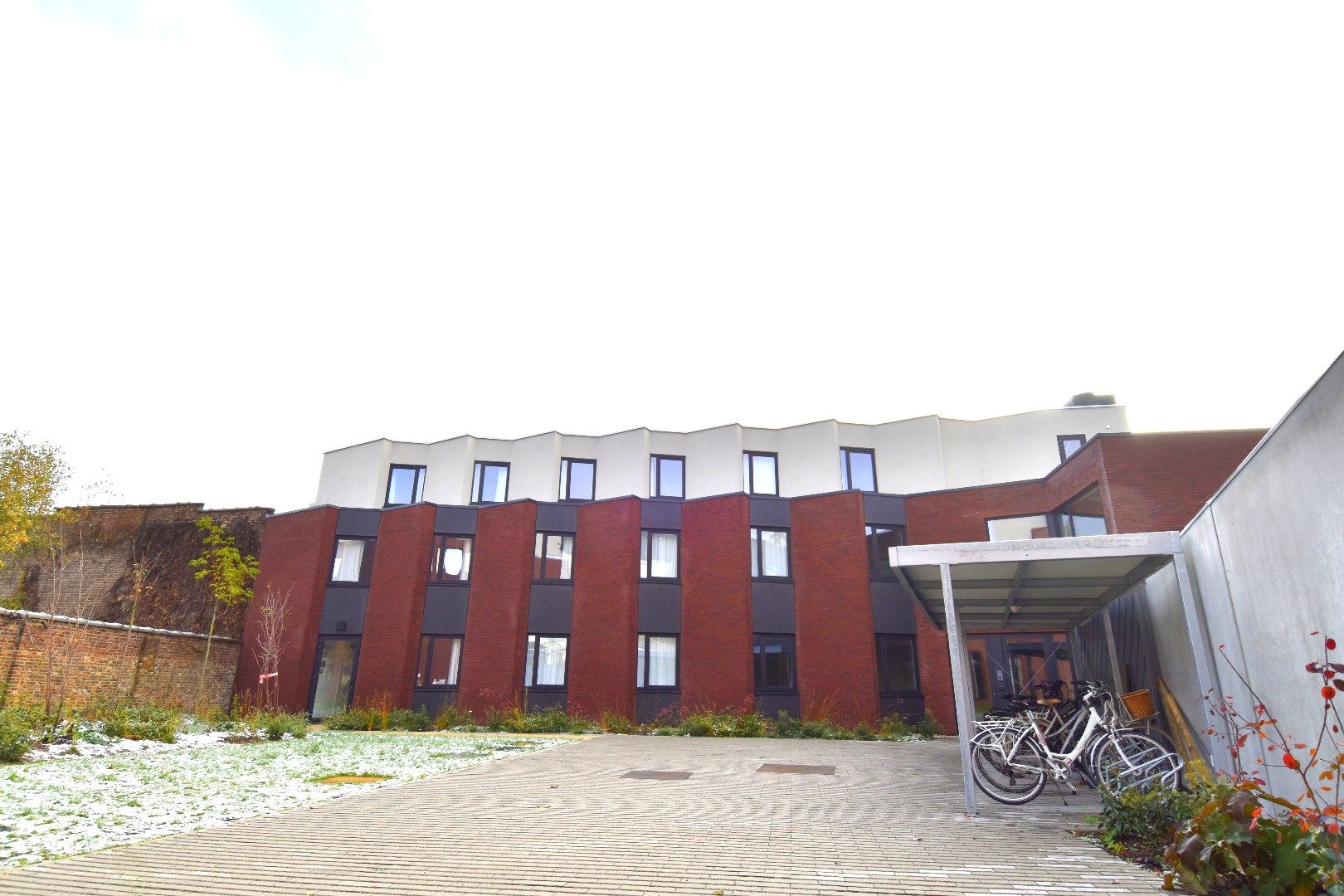 Studentenkamer (25,5 m²) te koop in "Residentie Amand 47" op het Sint-Amandsplein te Kortrijk foto 3