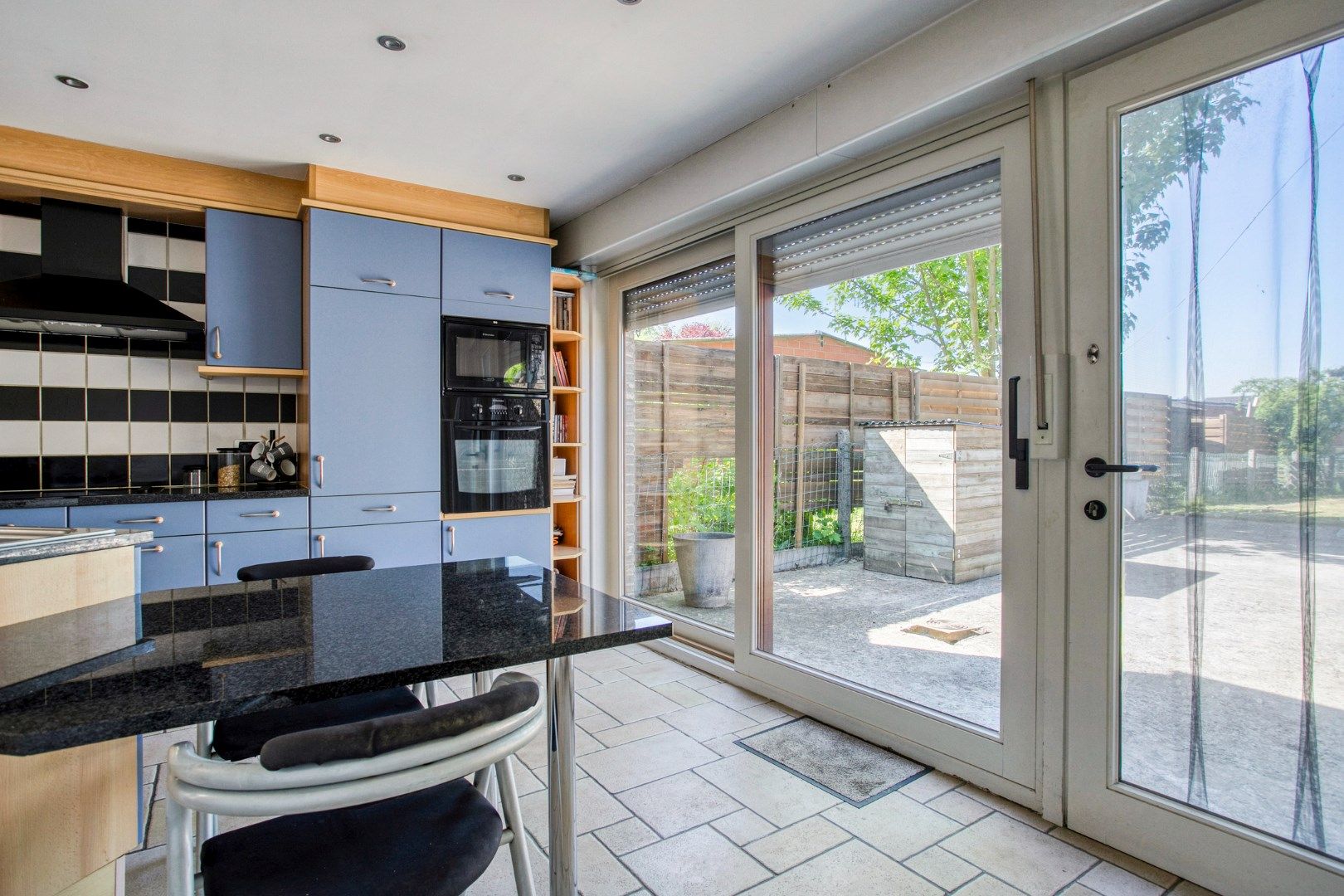 Ruime woning met 3 slaapkamers, bureau en tuin! foto 6