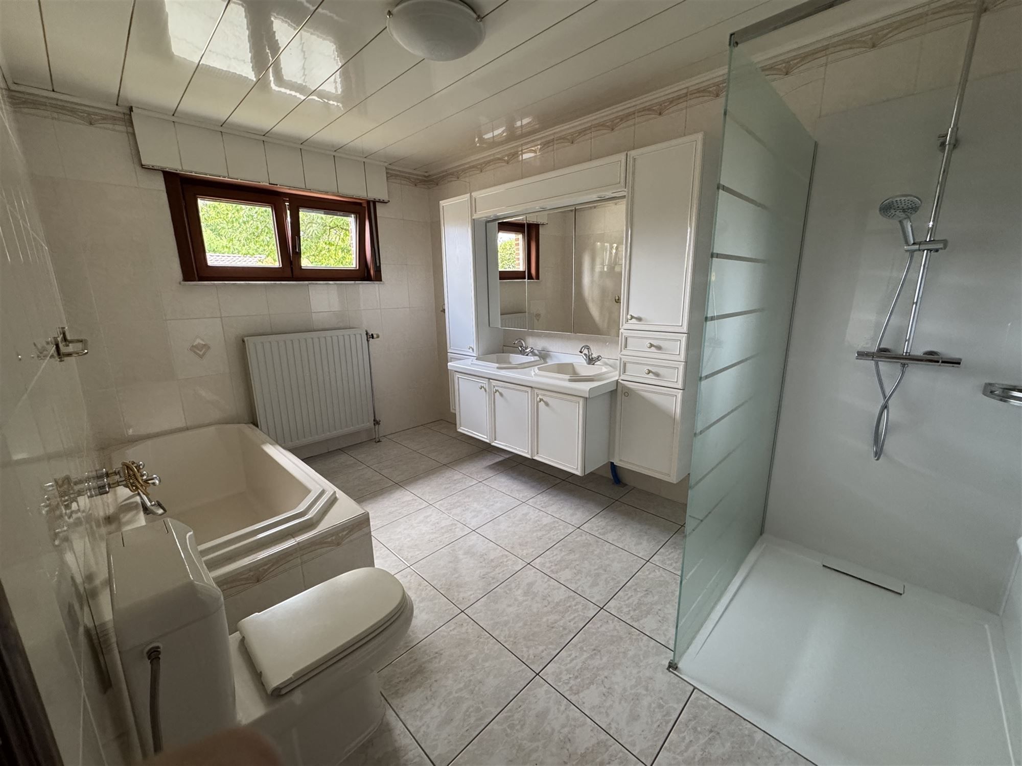 GOED ONDERHOUDEN GELIJKVLOERSE WONING MET 2 SLAAPKAMERS EN LEUKE VERANDA TE HAM foto 14