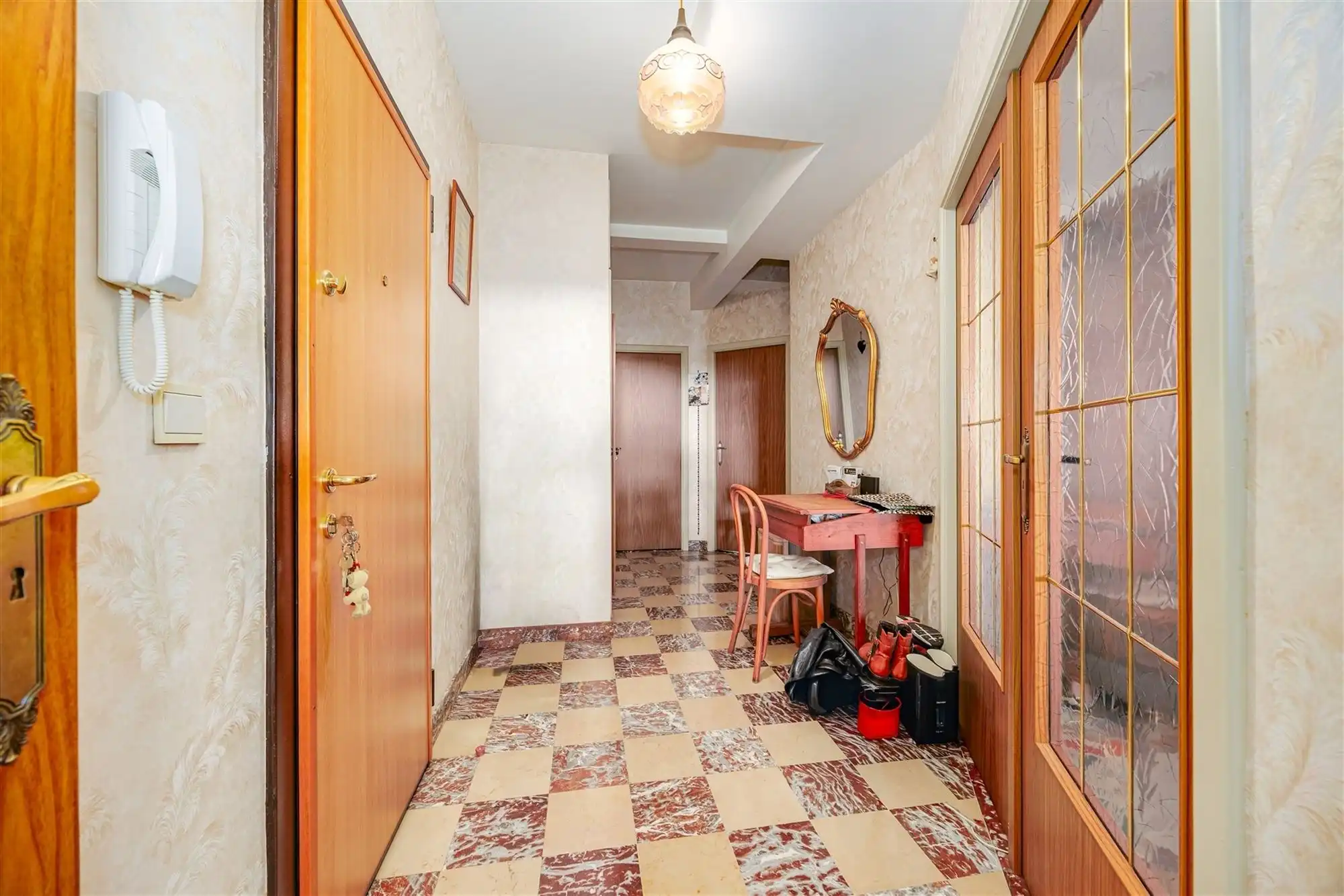 Appartement met 2 slaapkamers en terras. Parking mogelijk. foto 8