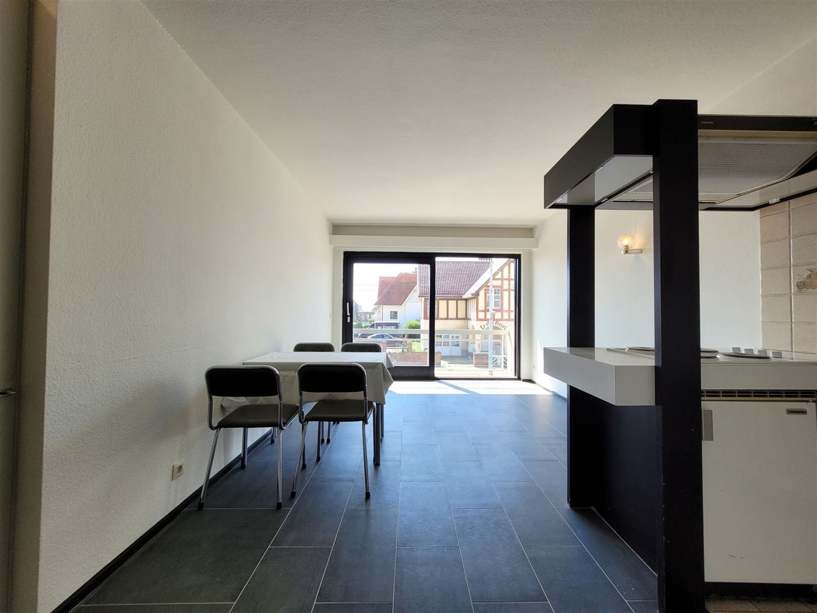 Ongemeubelde studio aan de zonnekant foto {{pictureIndex}}