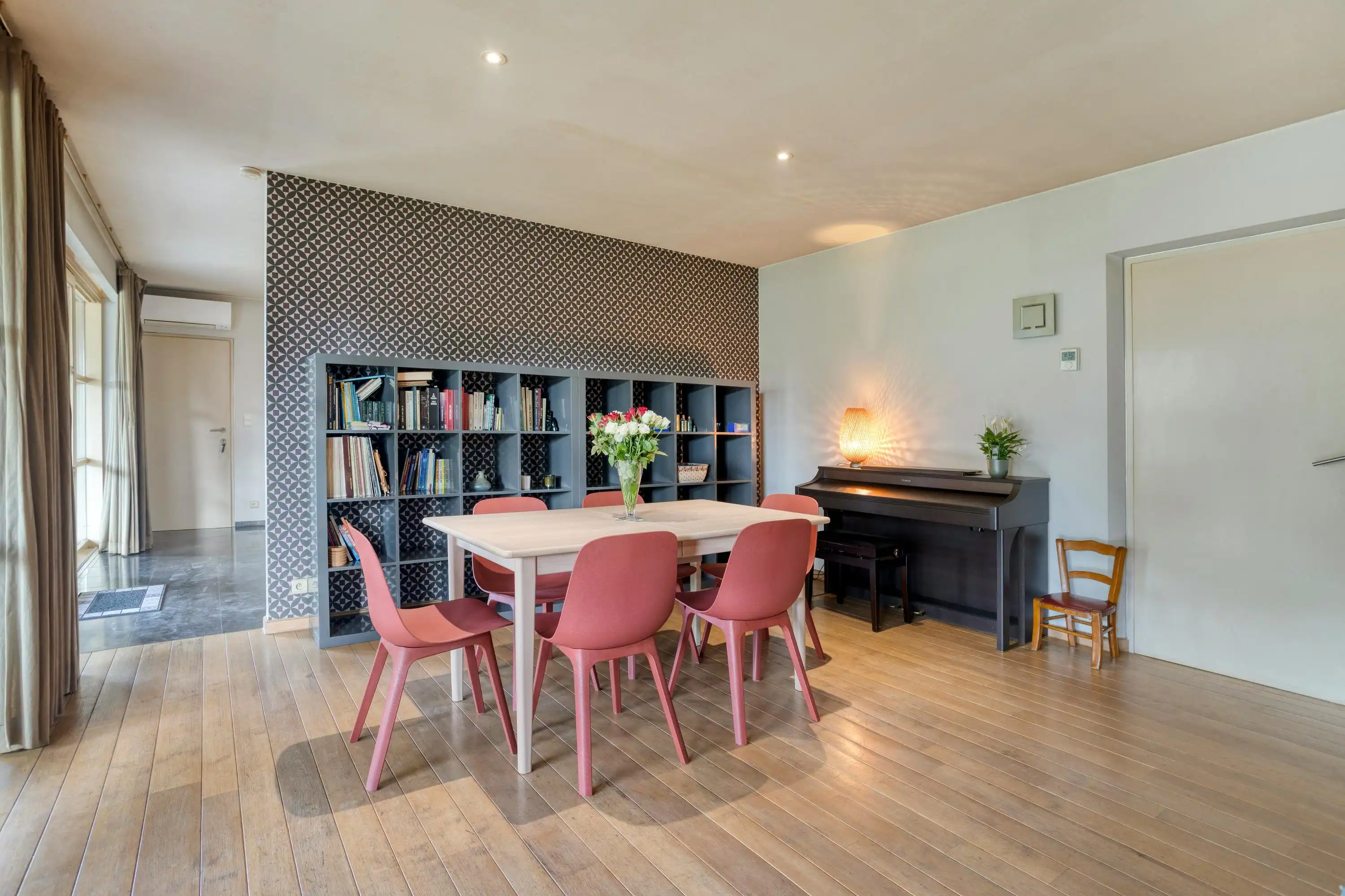 Ruime villa met 4 slaapkamers op 988 m² foto 8