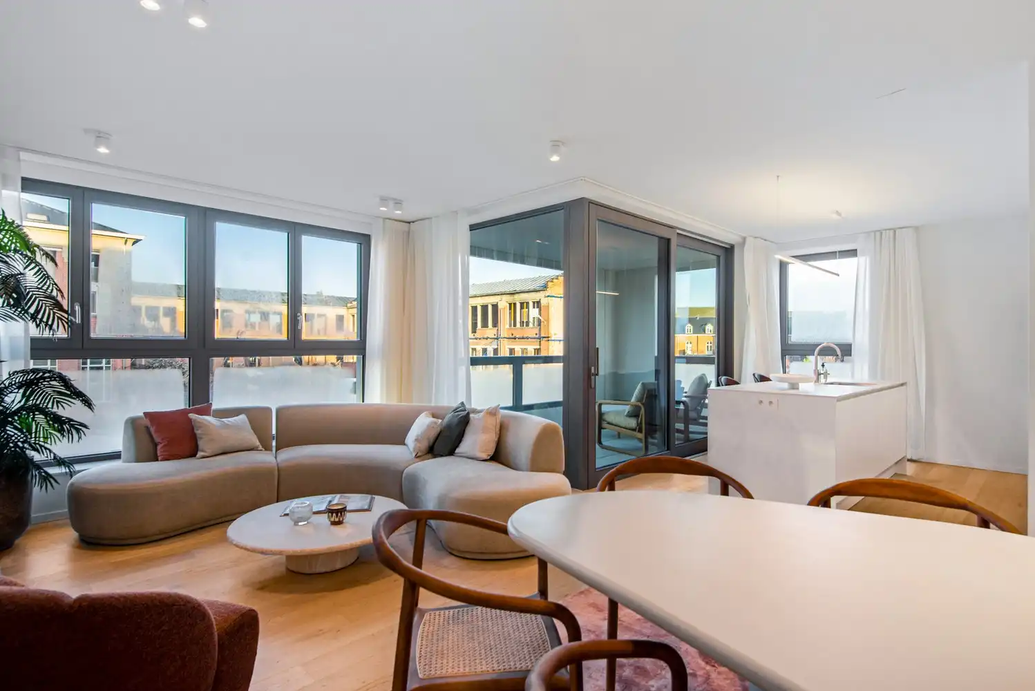 Stijlvol 3-slaapkamerappartement met wintertuin in hartje Lier foto 4