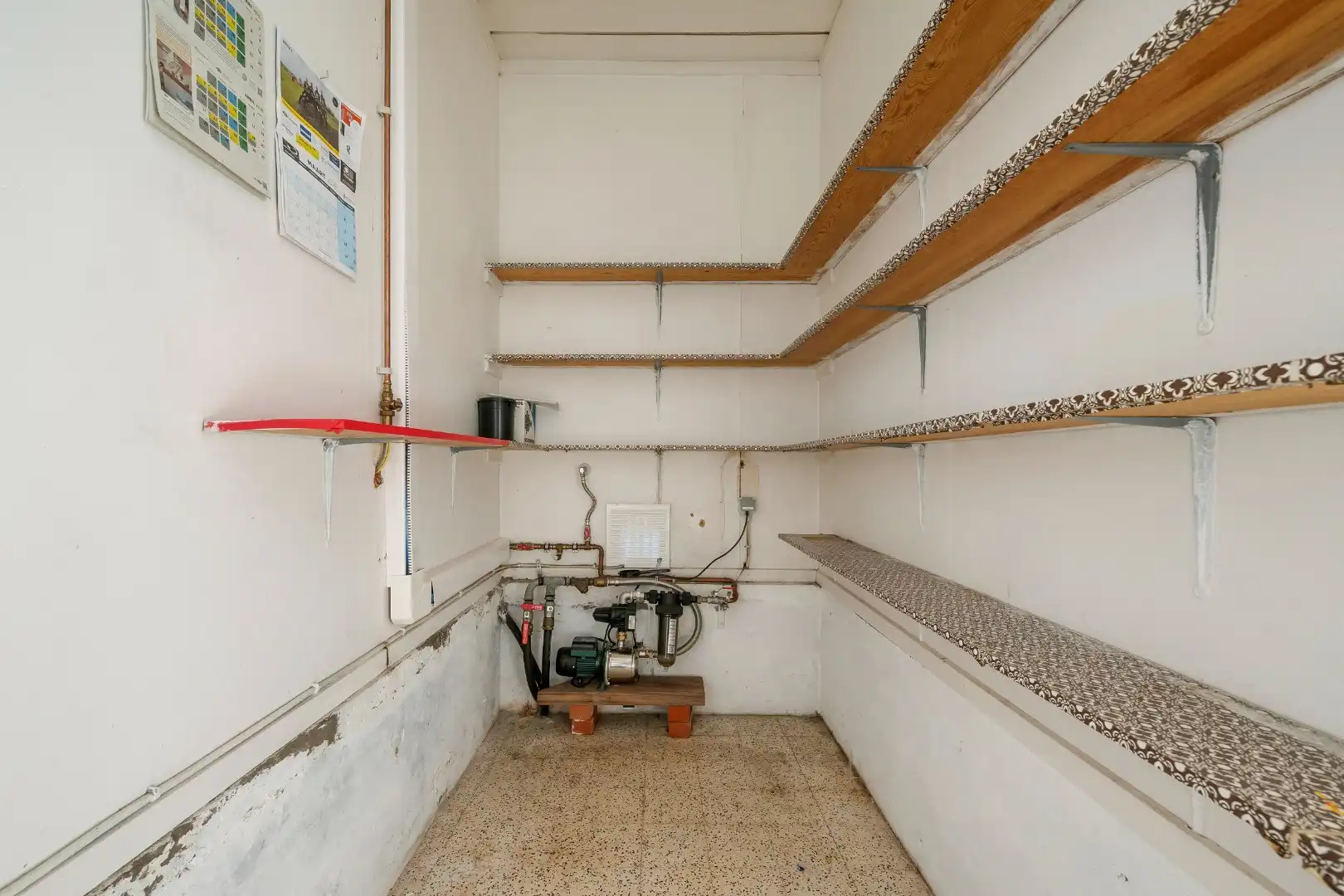 Gelijkvloerse woning met 3 slaapkamers, ruime garage en tuin. foto 7