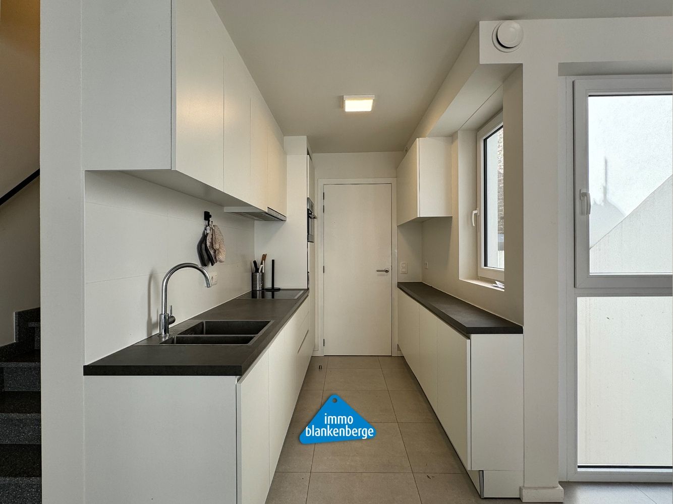 Zeer ruim triplex appartement met huislift, vlak bij de Zeedijk van Blankenberge foto 9