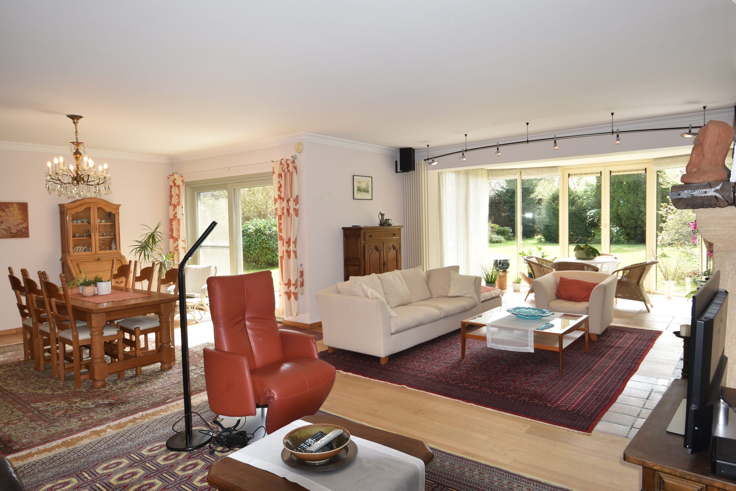 Prachtige tijdloze villa (3 slpks) met mooie tuin in Belsele. foto 24