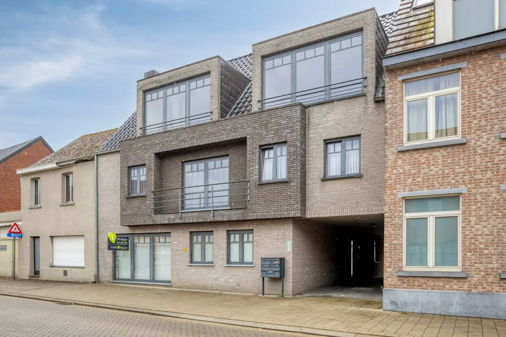 Instapklaar gelijkvloers appartement met 1 slpk, tuintje en autostaanplaats in het centrum ! foto 15