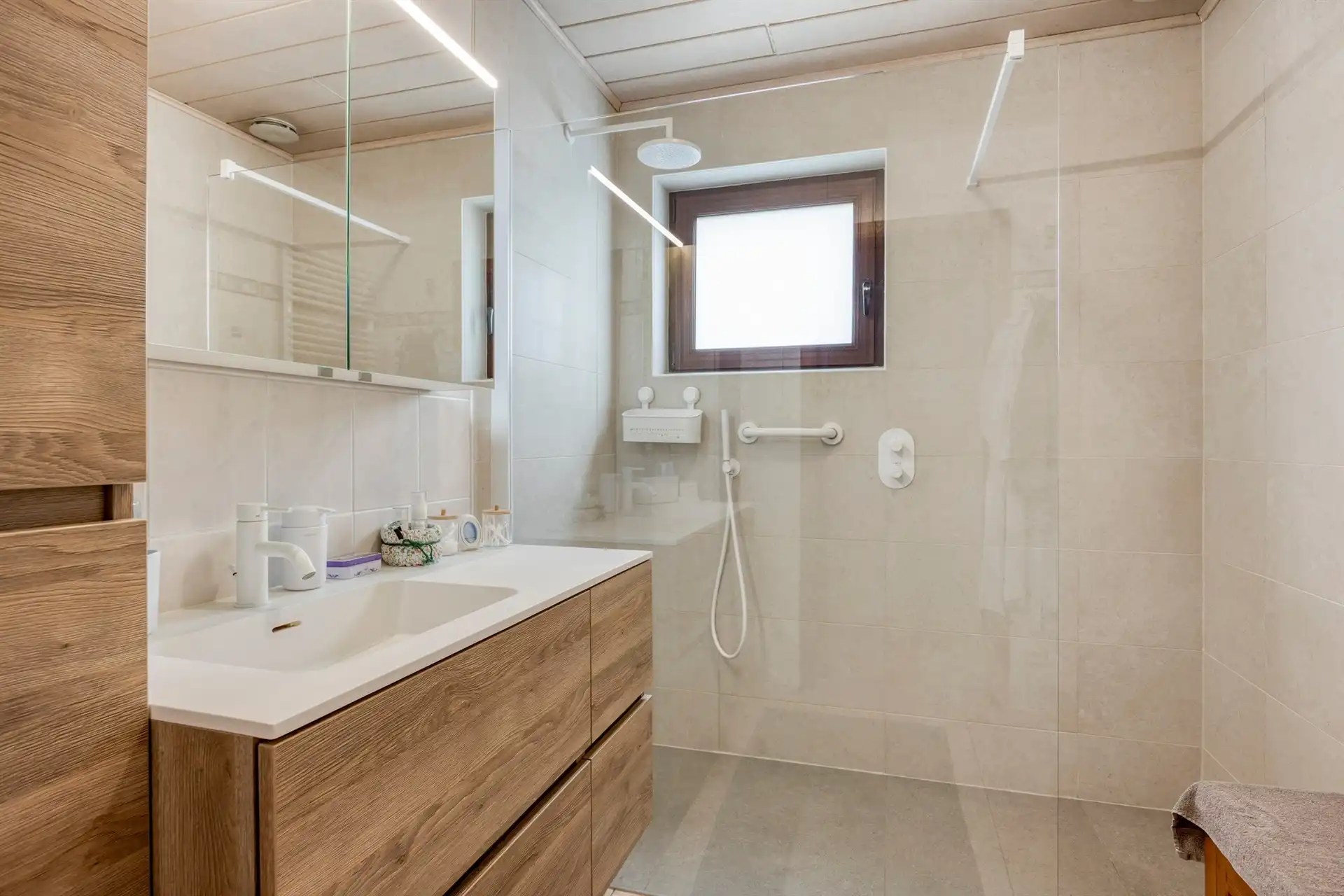 Zeer nette bungalow woning foto 17